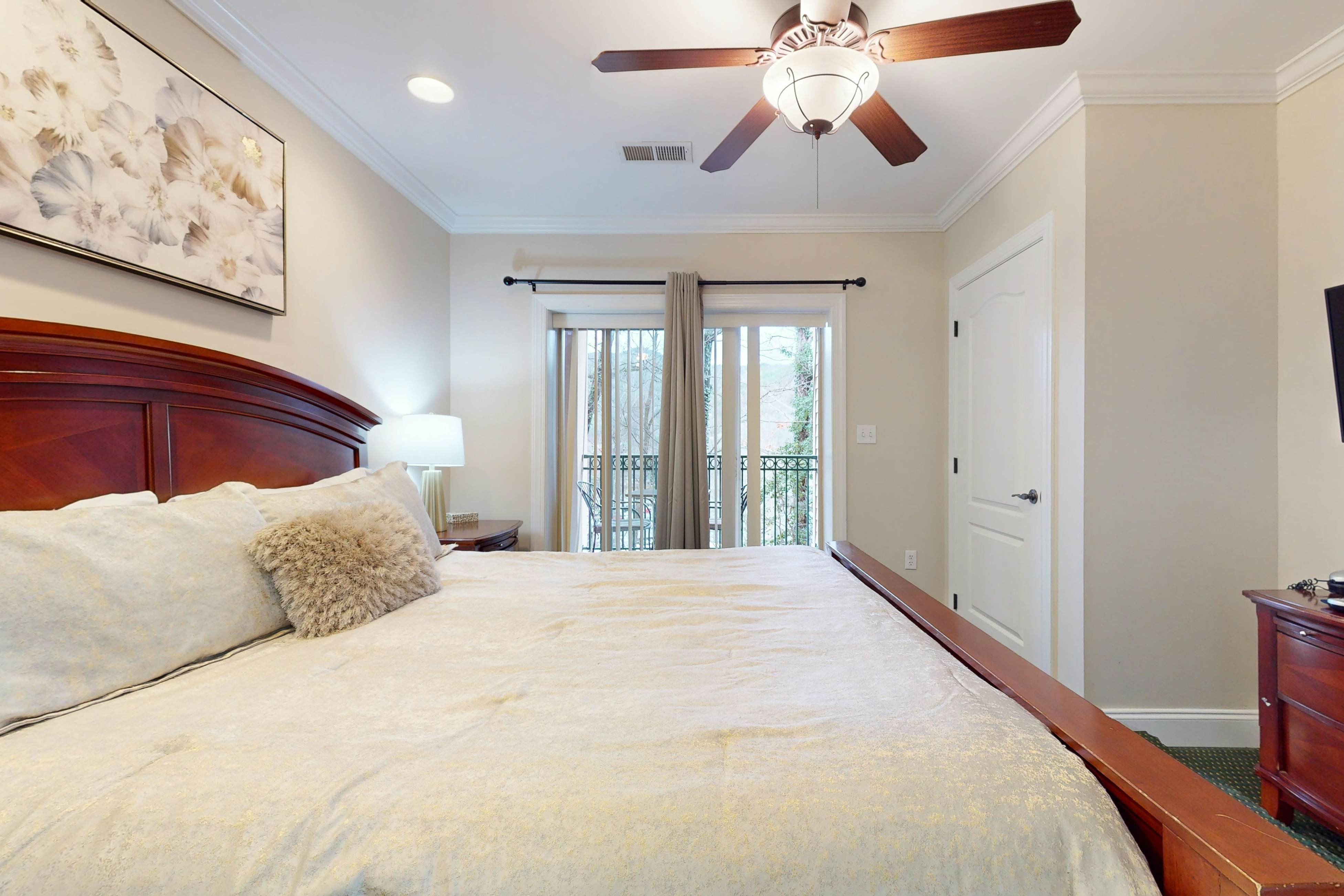 Mountain view condo w/ free attraction tickets, fireplace, & seasonal pool