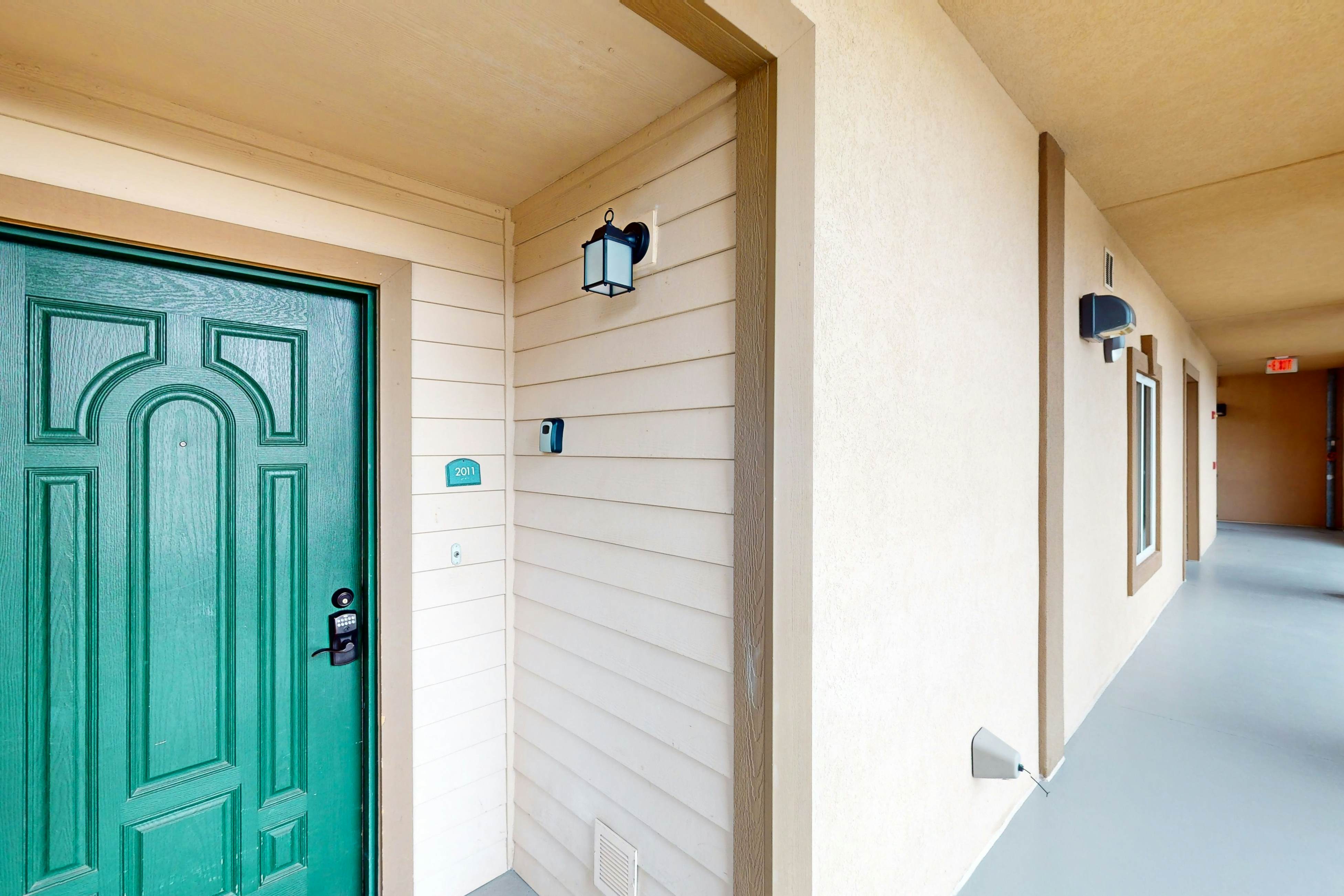 Mountain view condo w/ free attraction tickets, fireplace, & seasonal pool