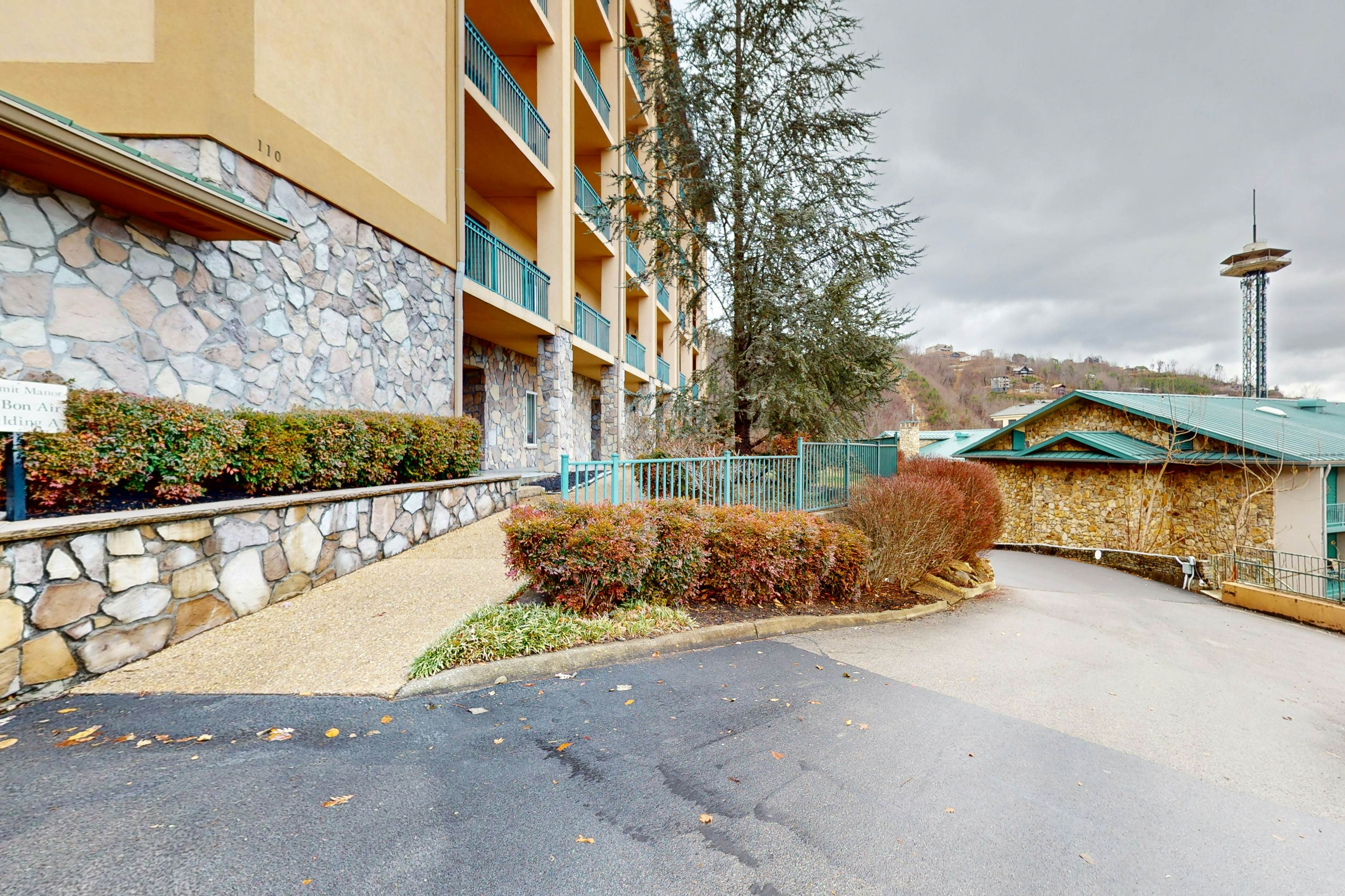 Mountain view condo w/ free attraction tickets, fireplace, & seasonal pool