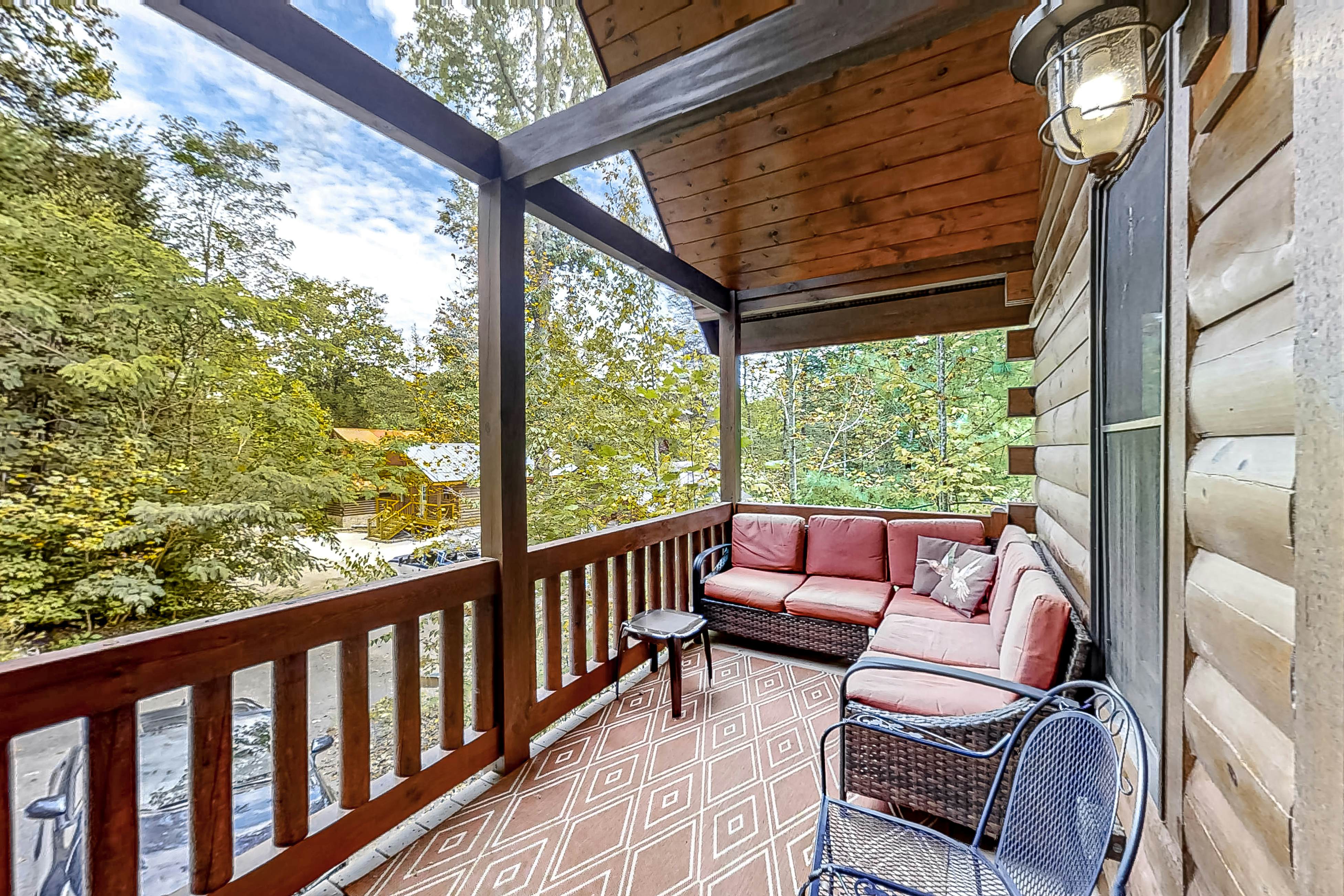 Charming Rustic Mtn Cabin, Sleep 9・Hot Tub・Balcony