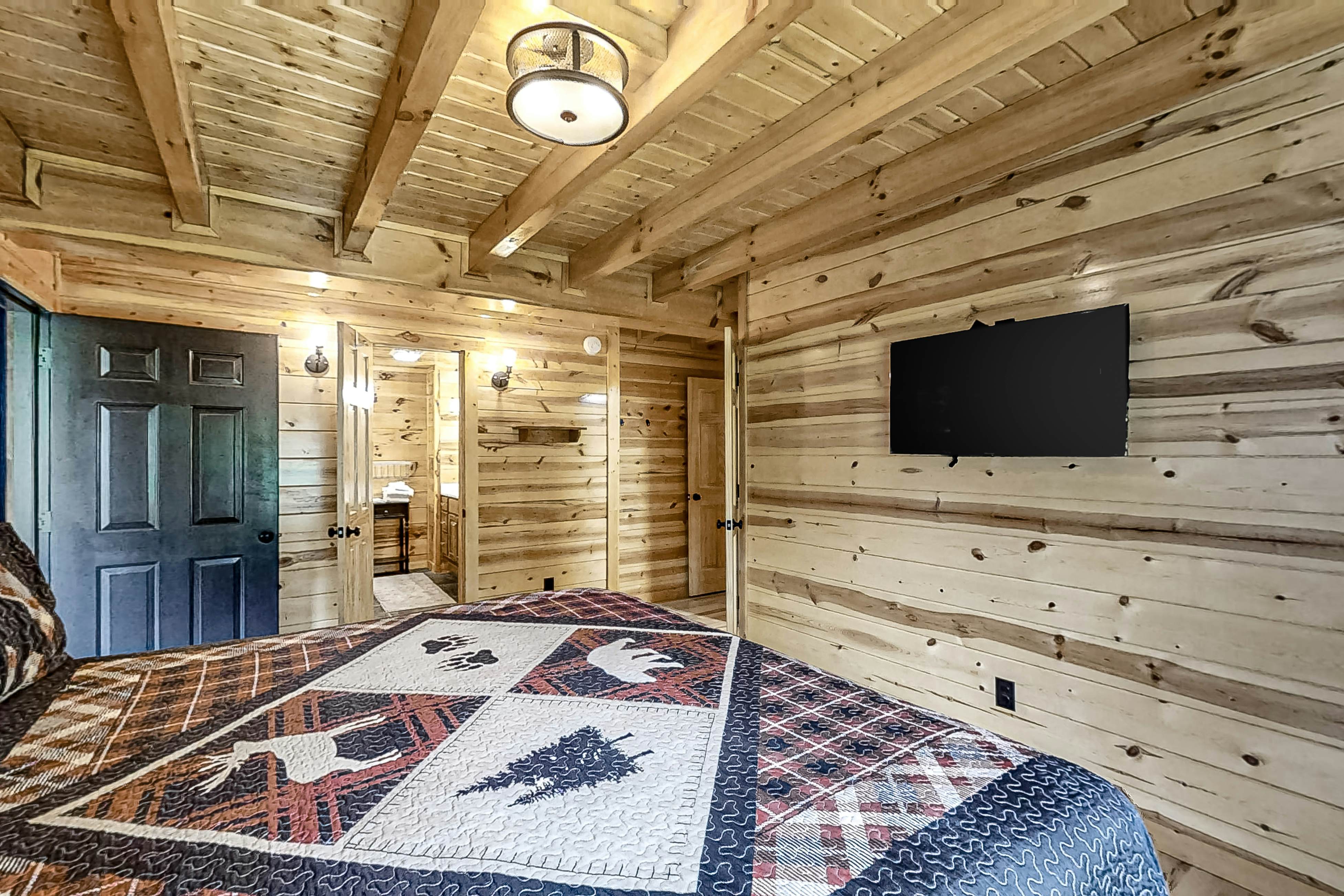 Charming Rustic Mtn Cabin, Sleep 9・Hot Tub・Balcony