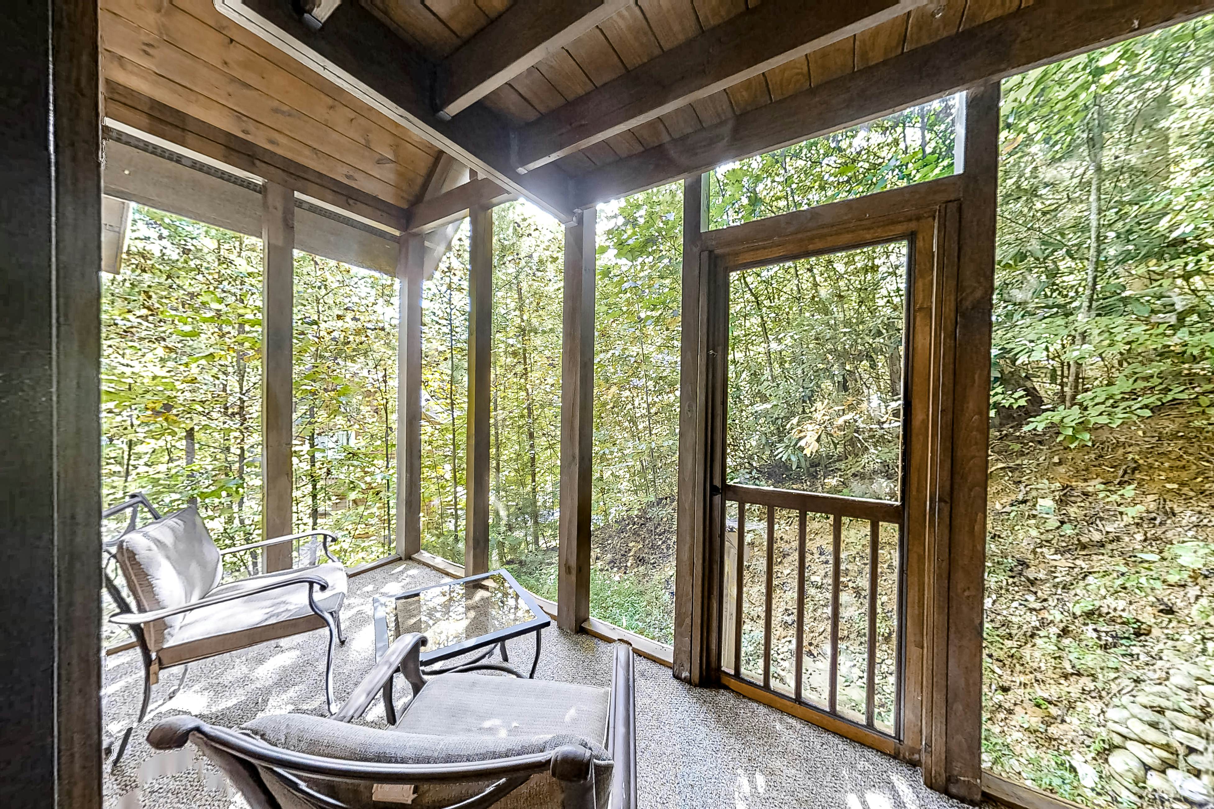 Charming Rustic Mtn Cabin, Sleep 9・Hot Tub・Balcony