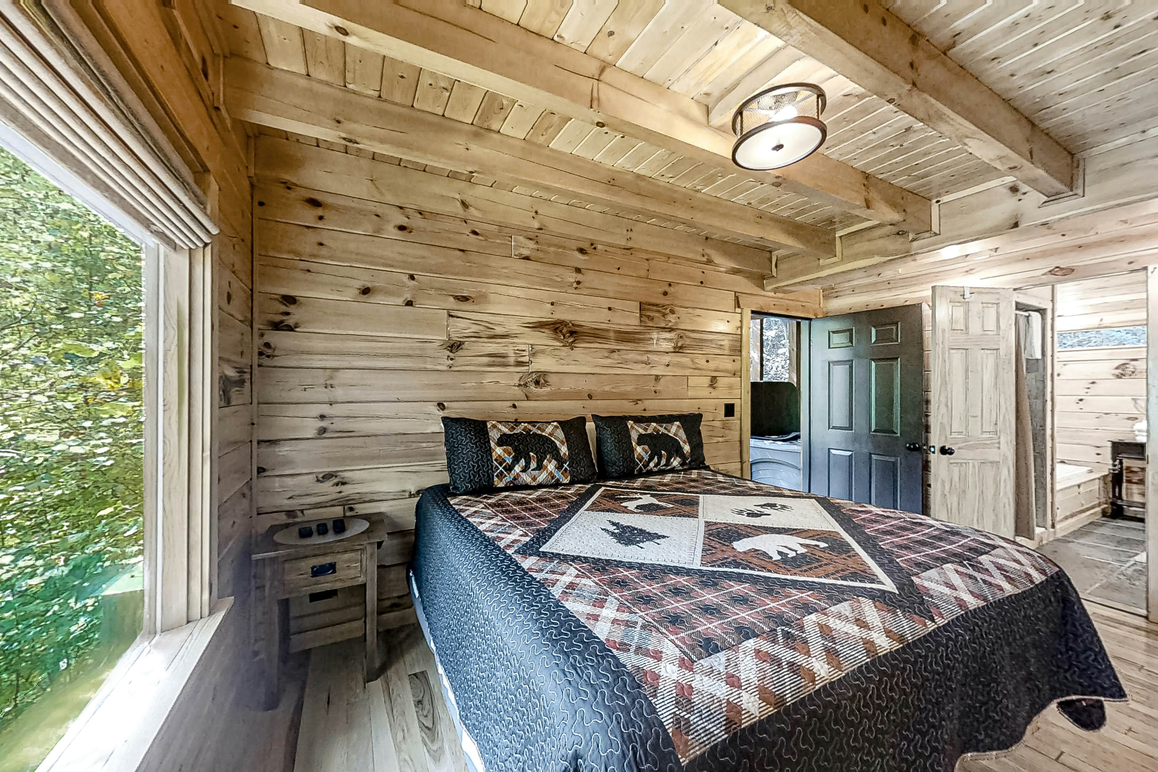 Charming Rustic Mtn Cabin, Sleep 9・Hot Tub・Balcony