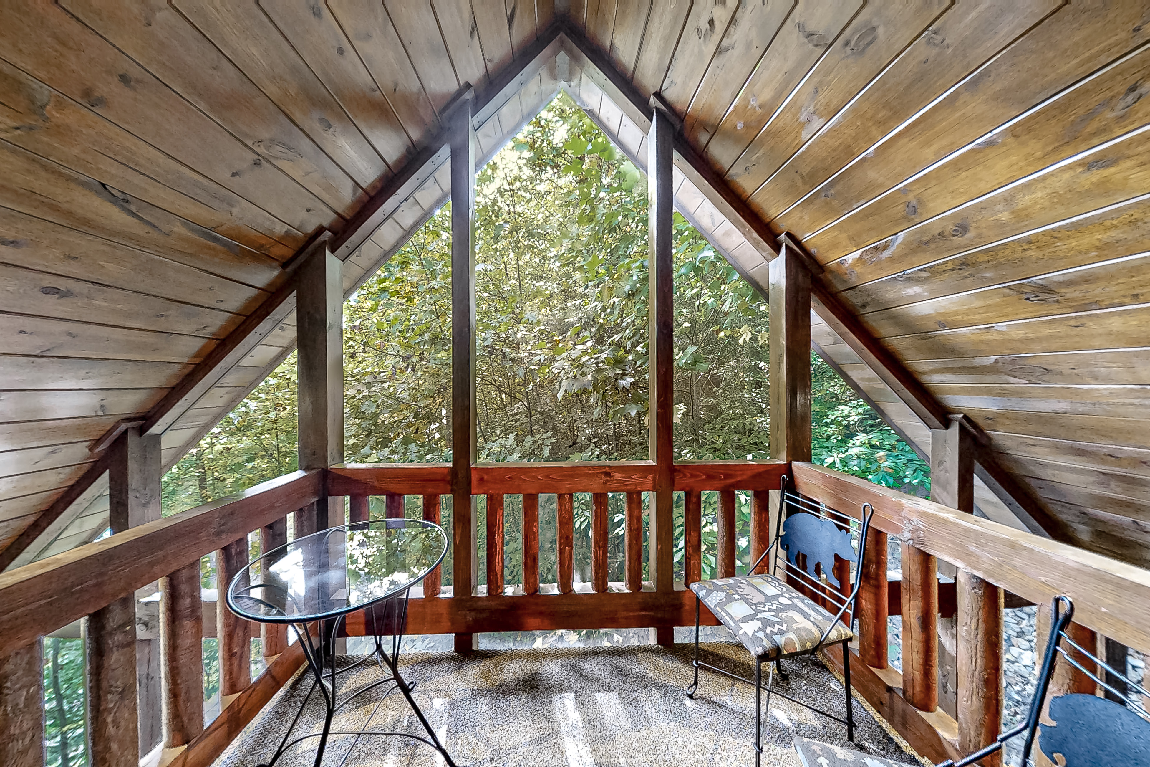 Charming Rustic Mtn Cabin, Sleep 9・Hot Tub・Balcony