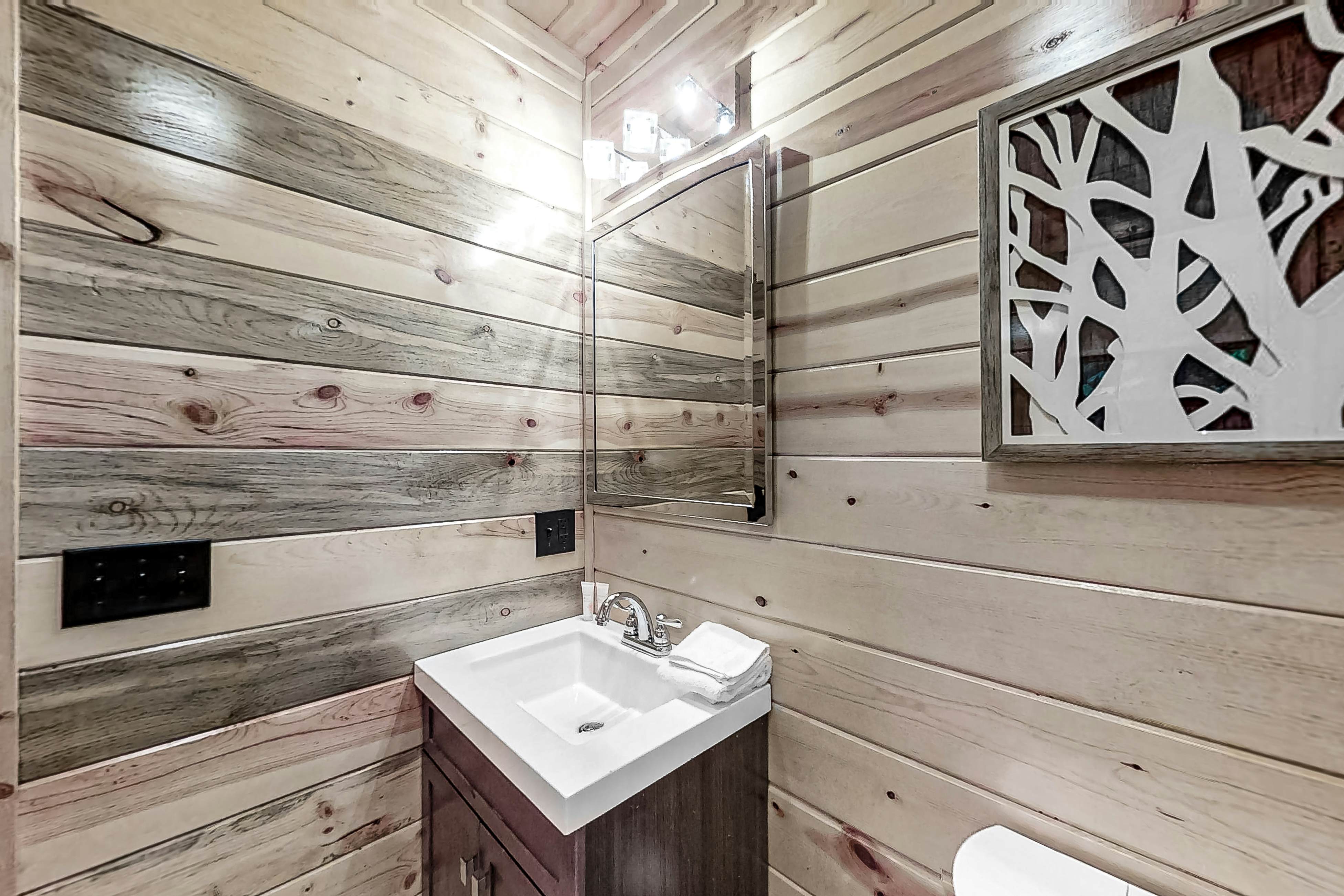 Charming Rustic Mtn Cabin, Sleep 9・Hot Tub・Balcony