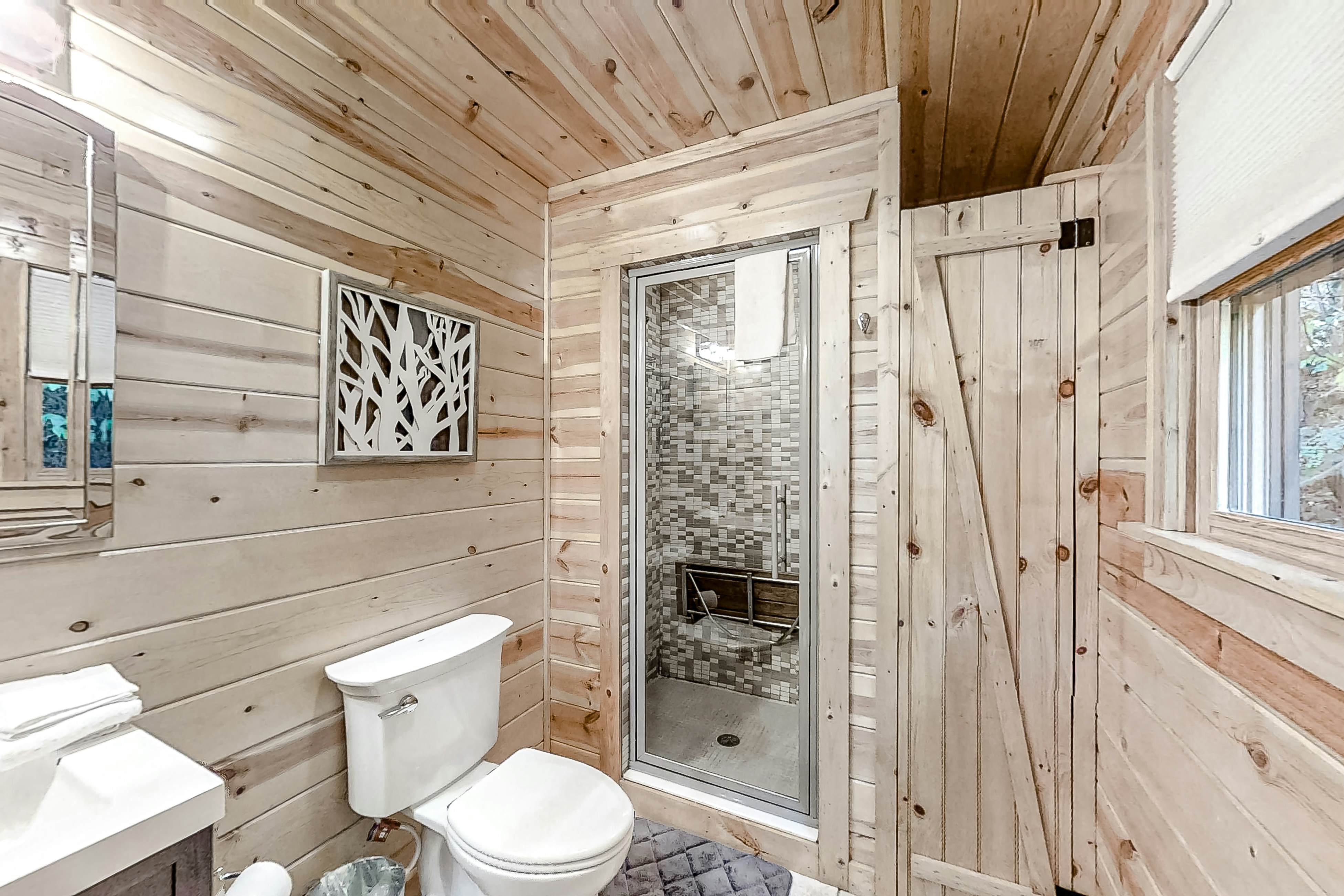 Charming Rustic Mtn Cabin, Sleep 9・Hot Tub・Balcony