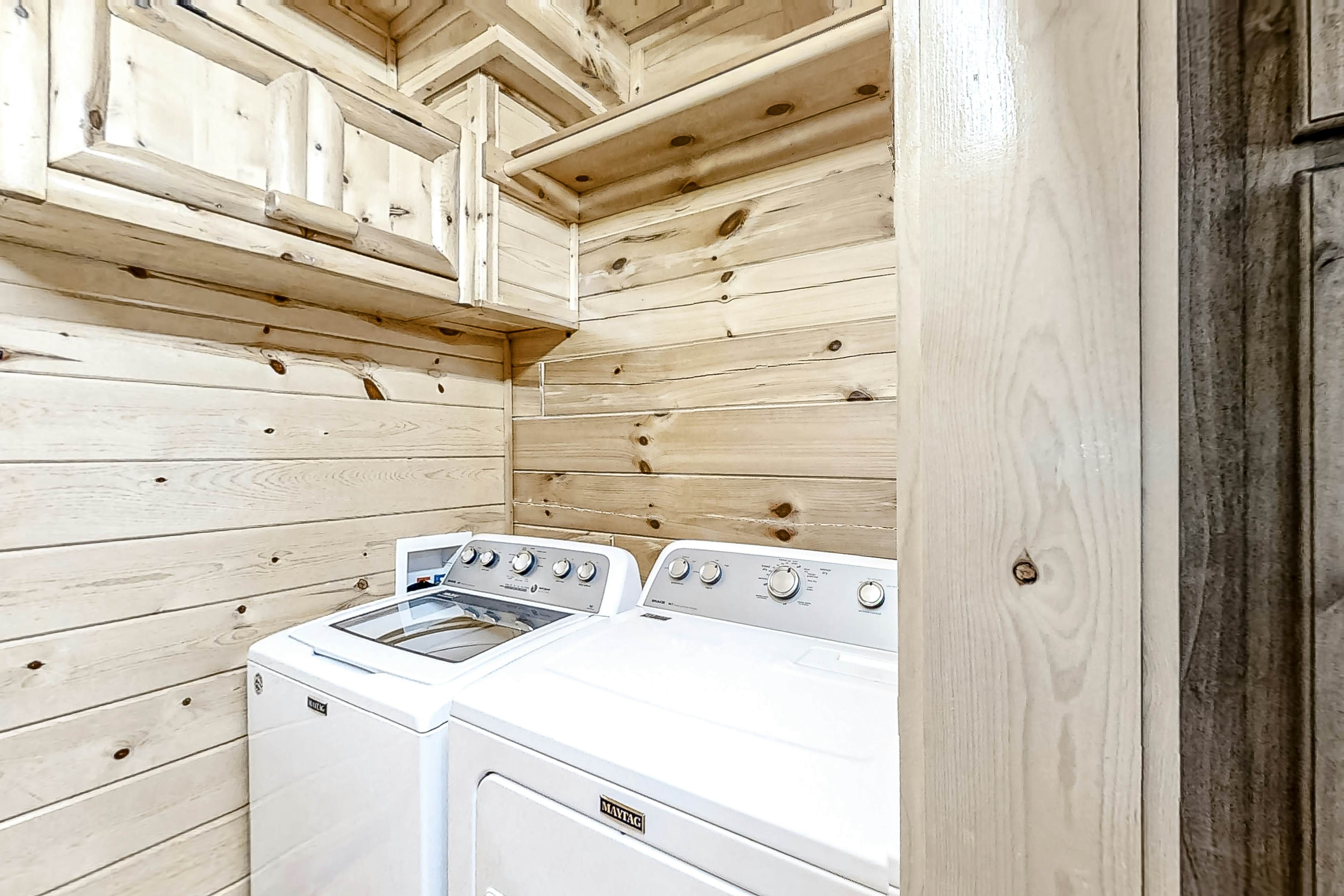 Charming Rustic Mtn Cabin, Sleep 9・Hot Tub・Balcony