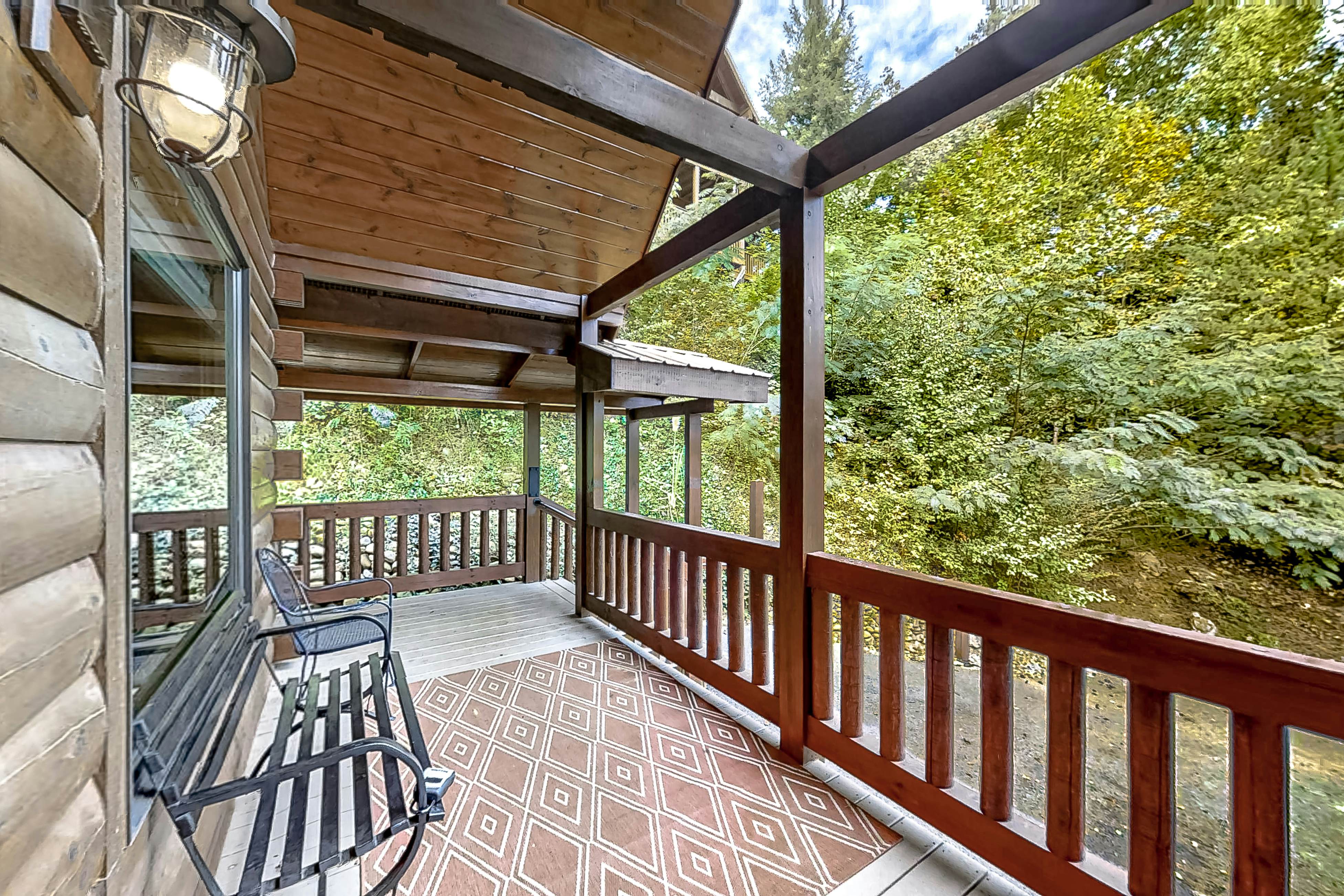 Charming Rustic Mtn Cabin, Sleep 9・Hot Tub・Balcony