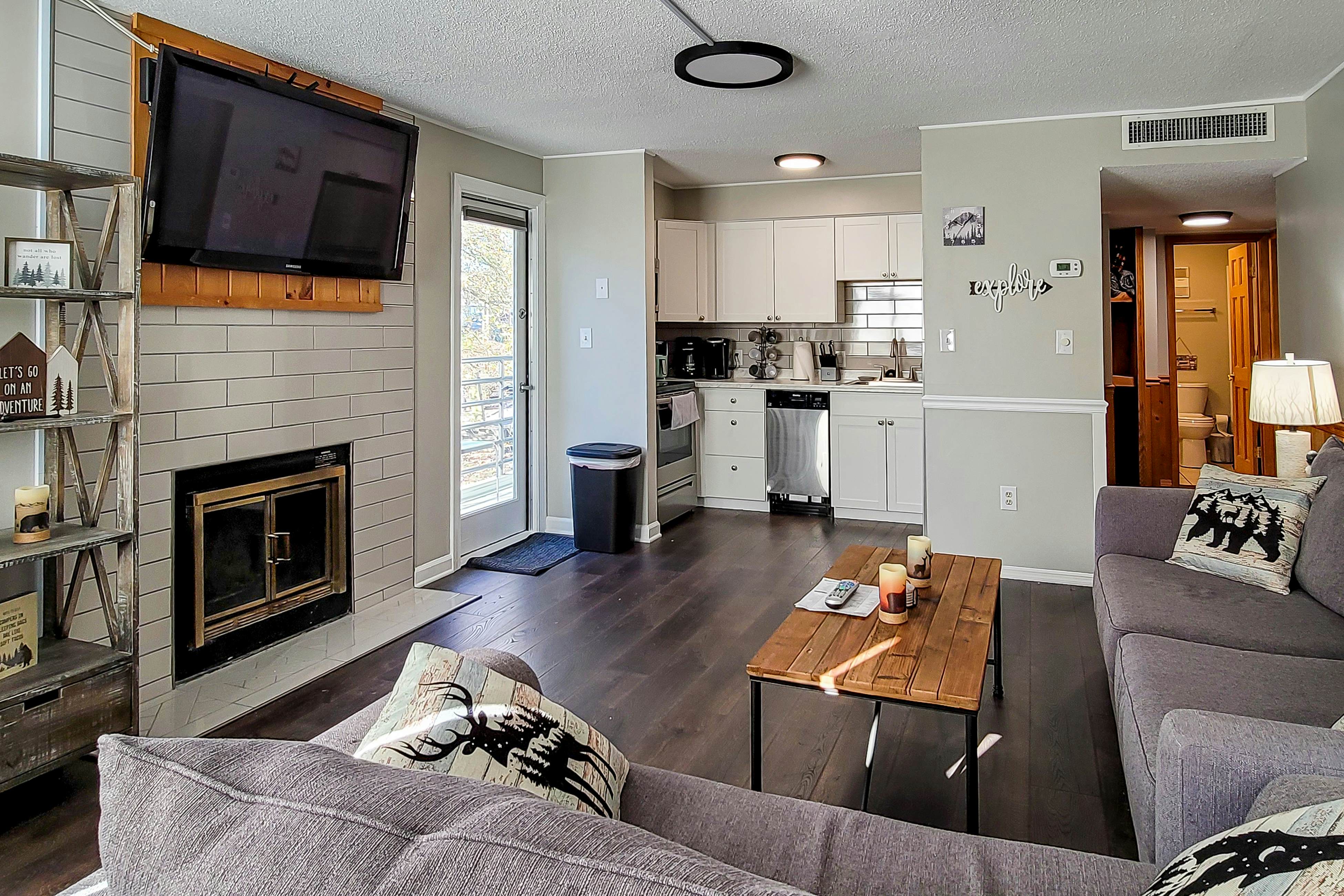 Cozy Condo, Sleeps 6・Mtn Views・Outdoor Pool