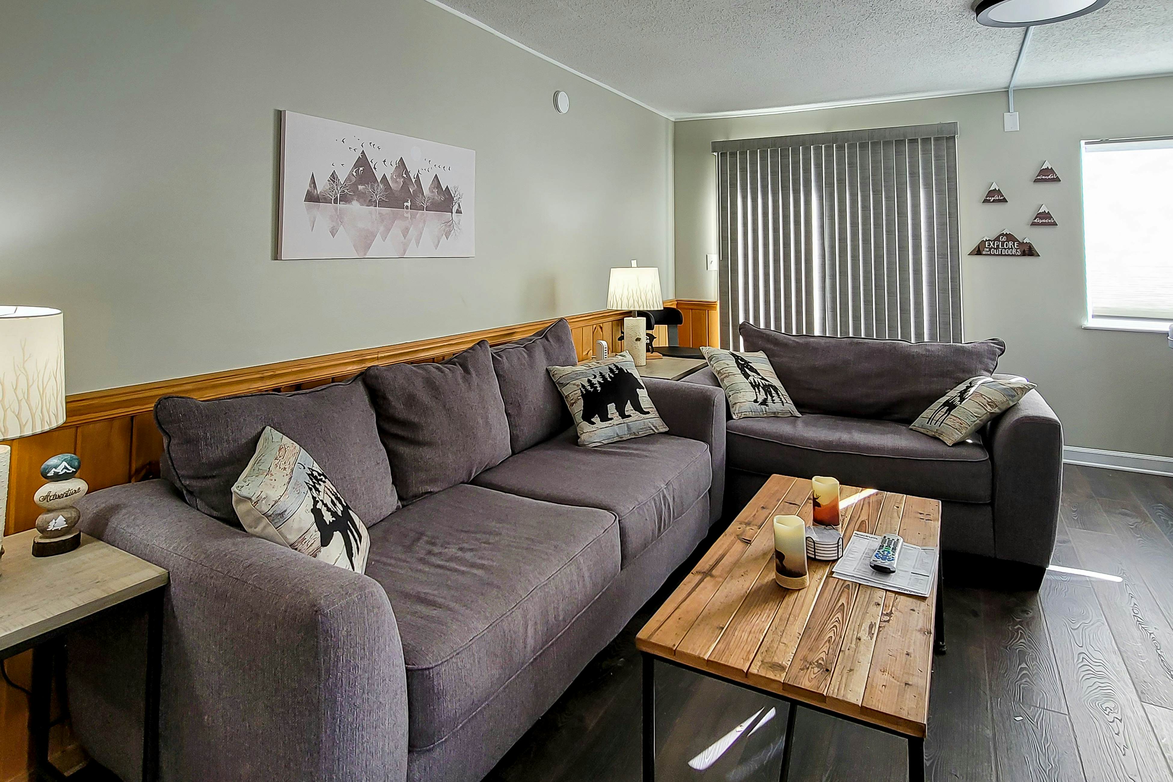 Cozy Condo, Sleeps 6・Mtn Views・Outdoor Pool