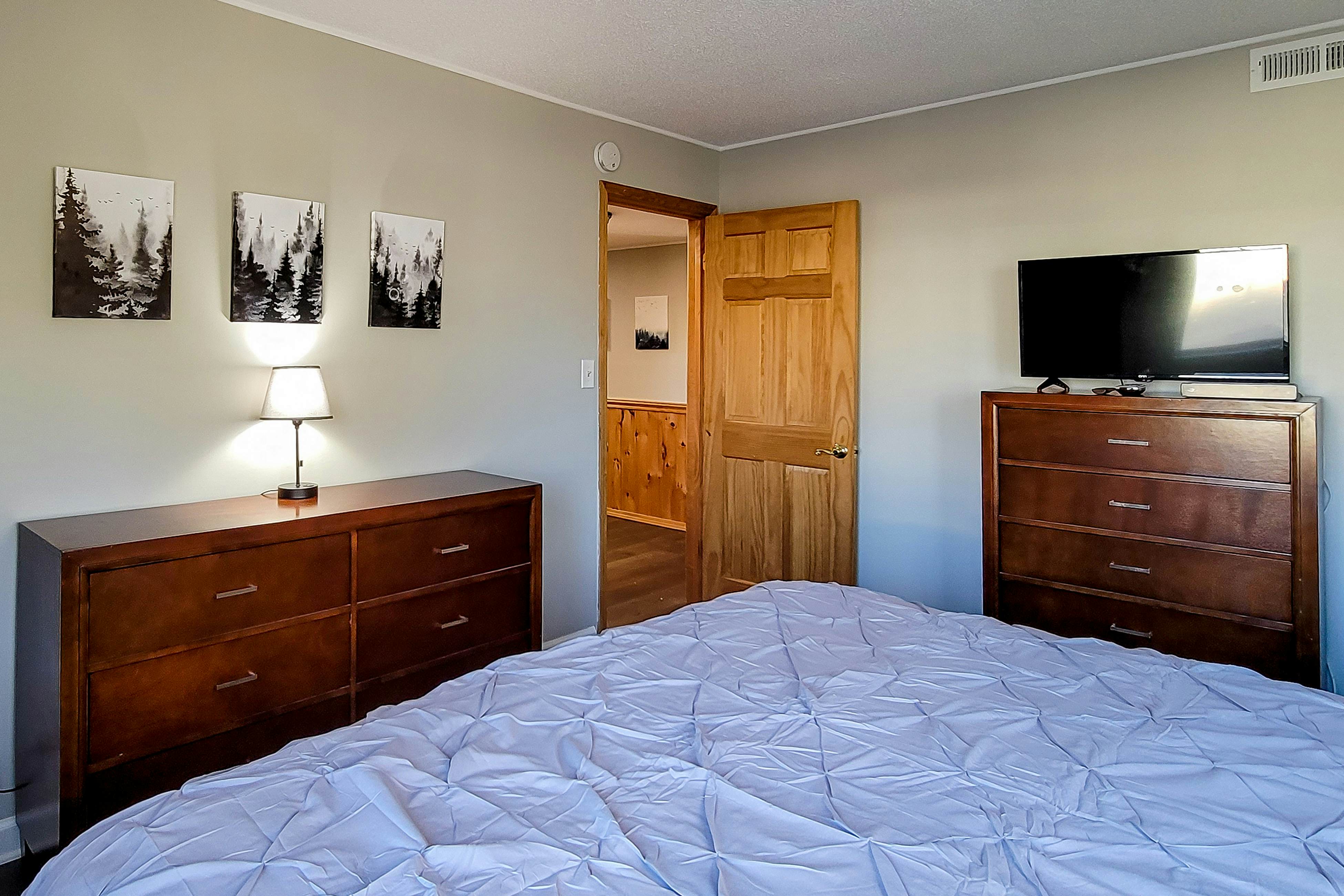 Cozy Condo, Sleeps 6・Mtn Views・Outdoor Pool