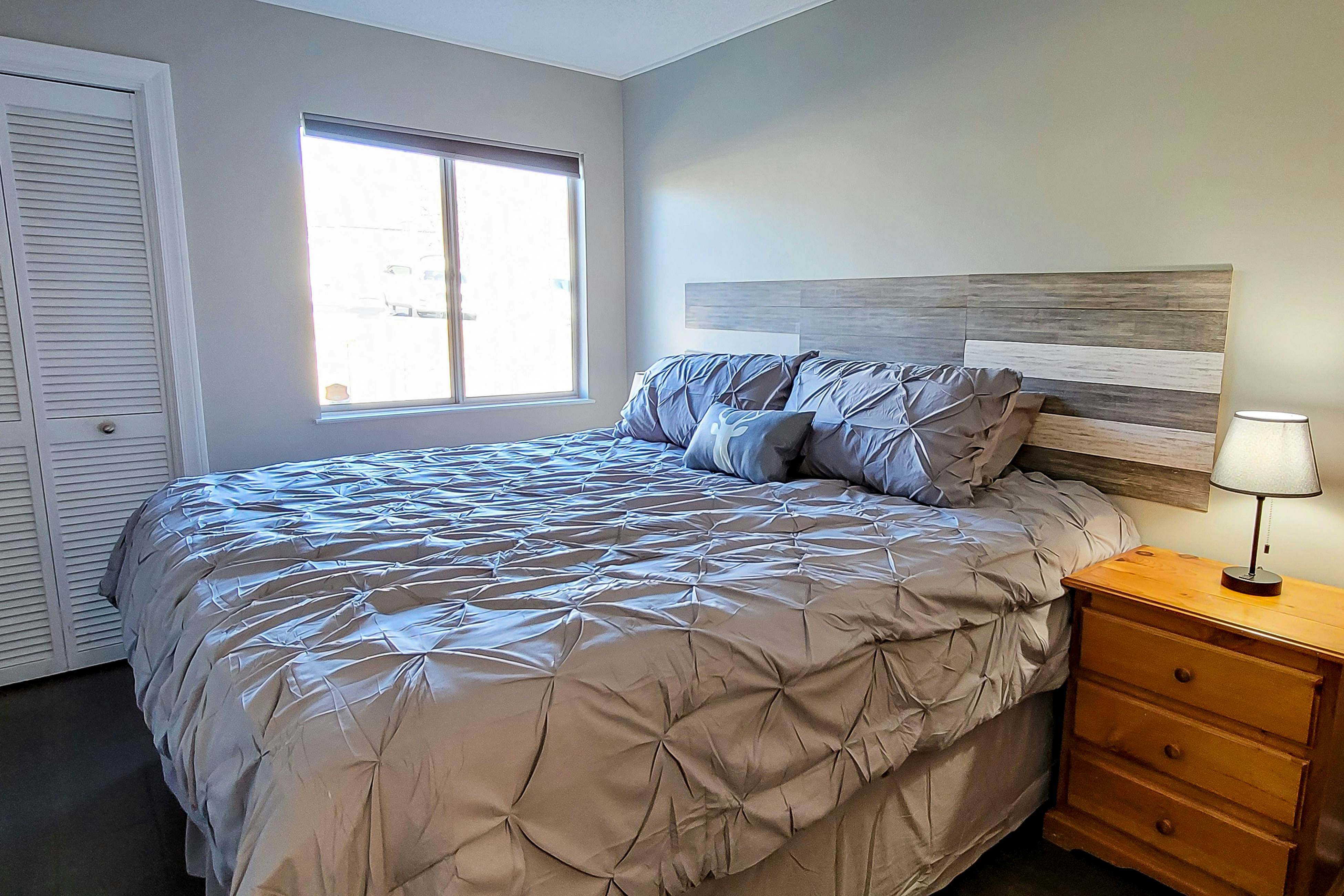 Cozy Condo, Sleeps 6・Mtn Views・Outdoor Pool