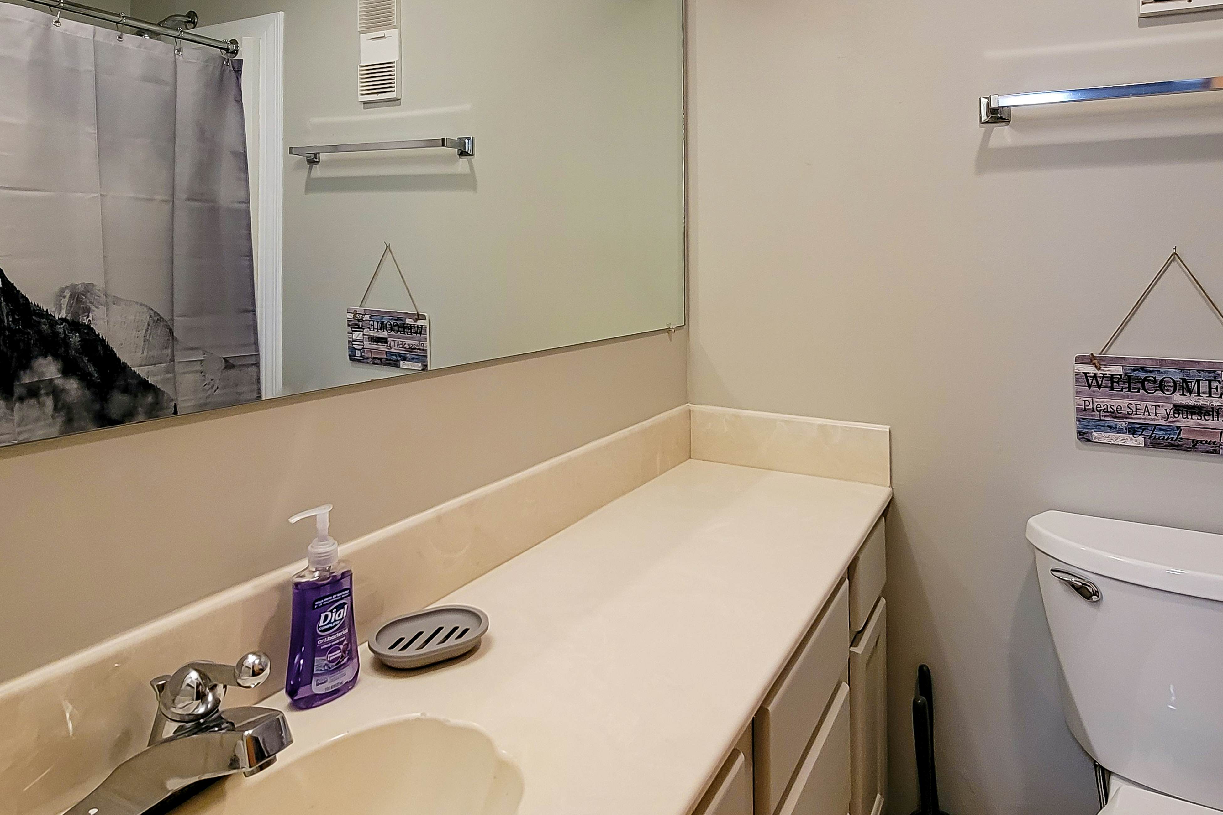 Cozy Condo, Sleeps 6・Mtn Views・Outdoor Pool