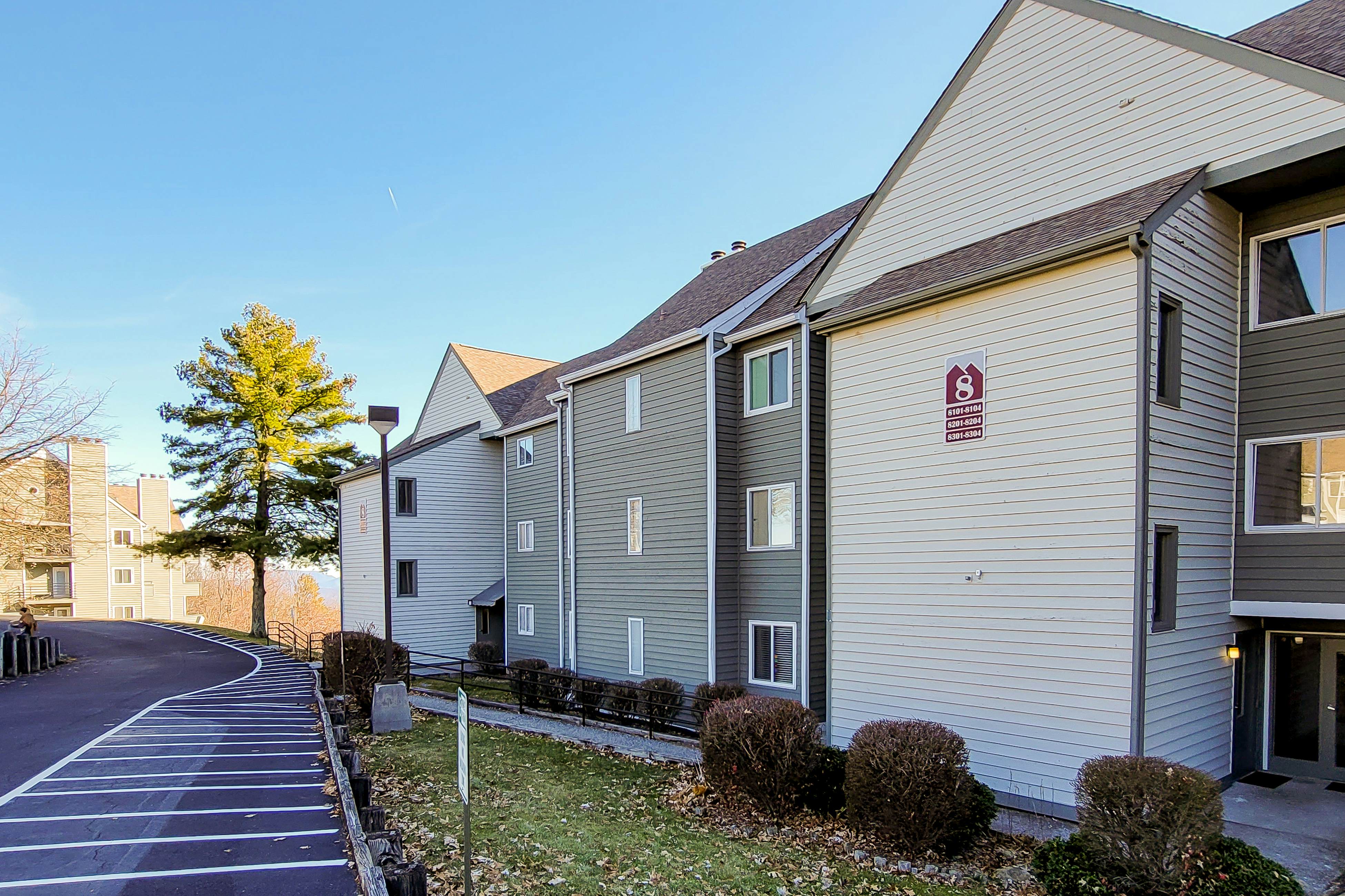 Cozy Condo, Sleeps 6・Mtn Views・Outdoor Pool