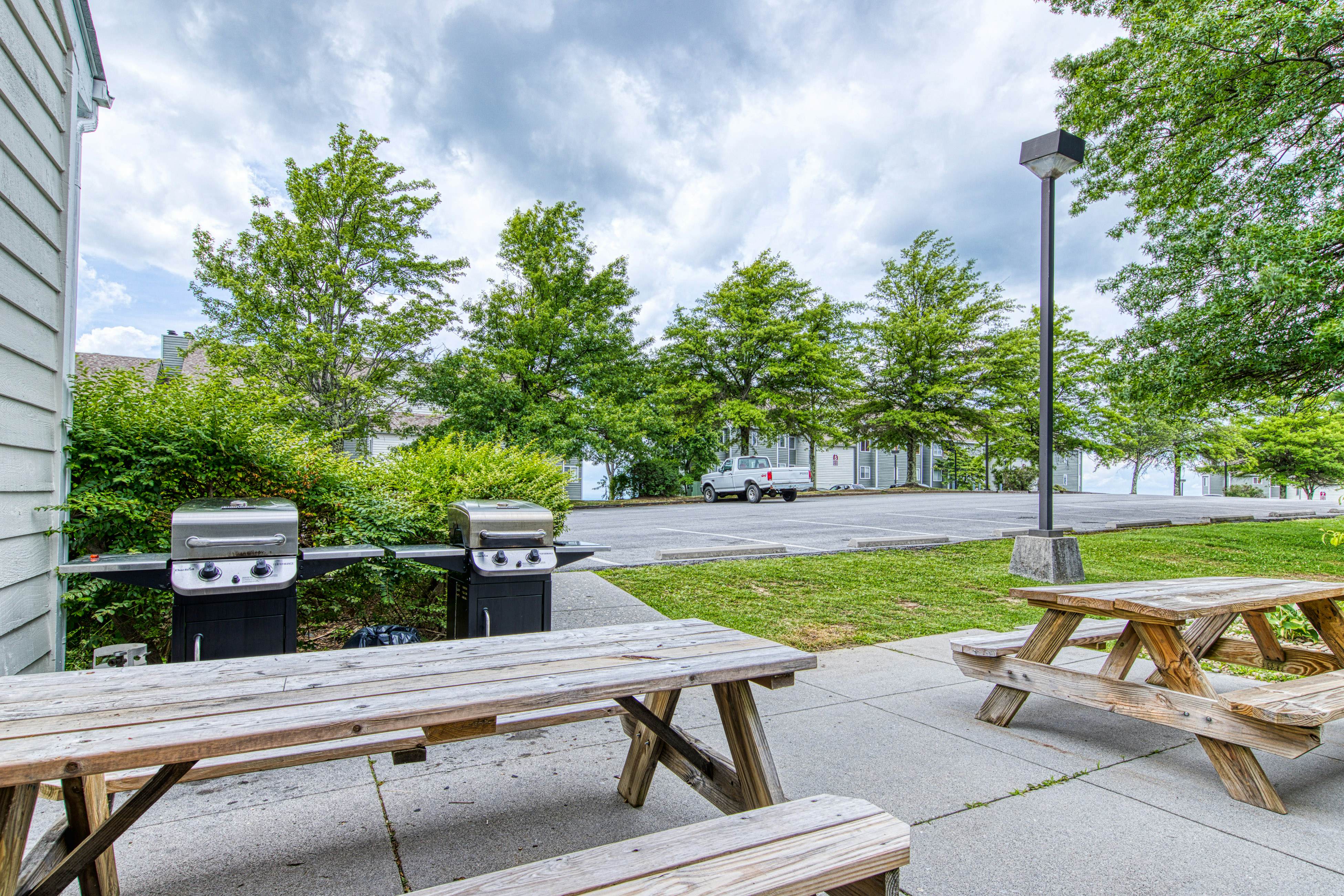 Cozy Condo, Sleeps 6・Mtn Views・Outdoor Pool