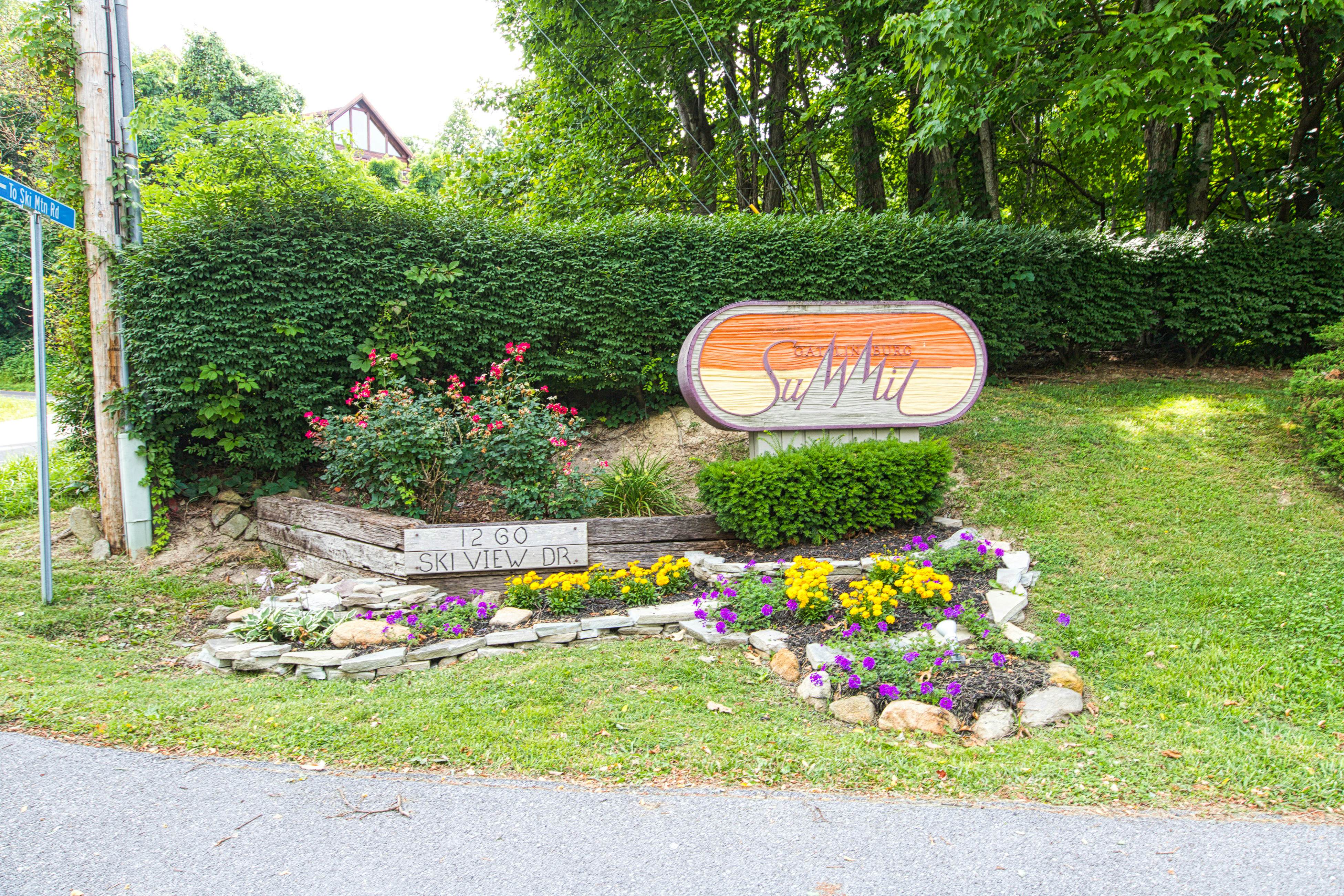 Cozy Condo, Sleeps 6・Mtn Views・Outdoor Pool