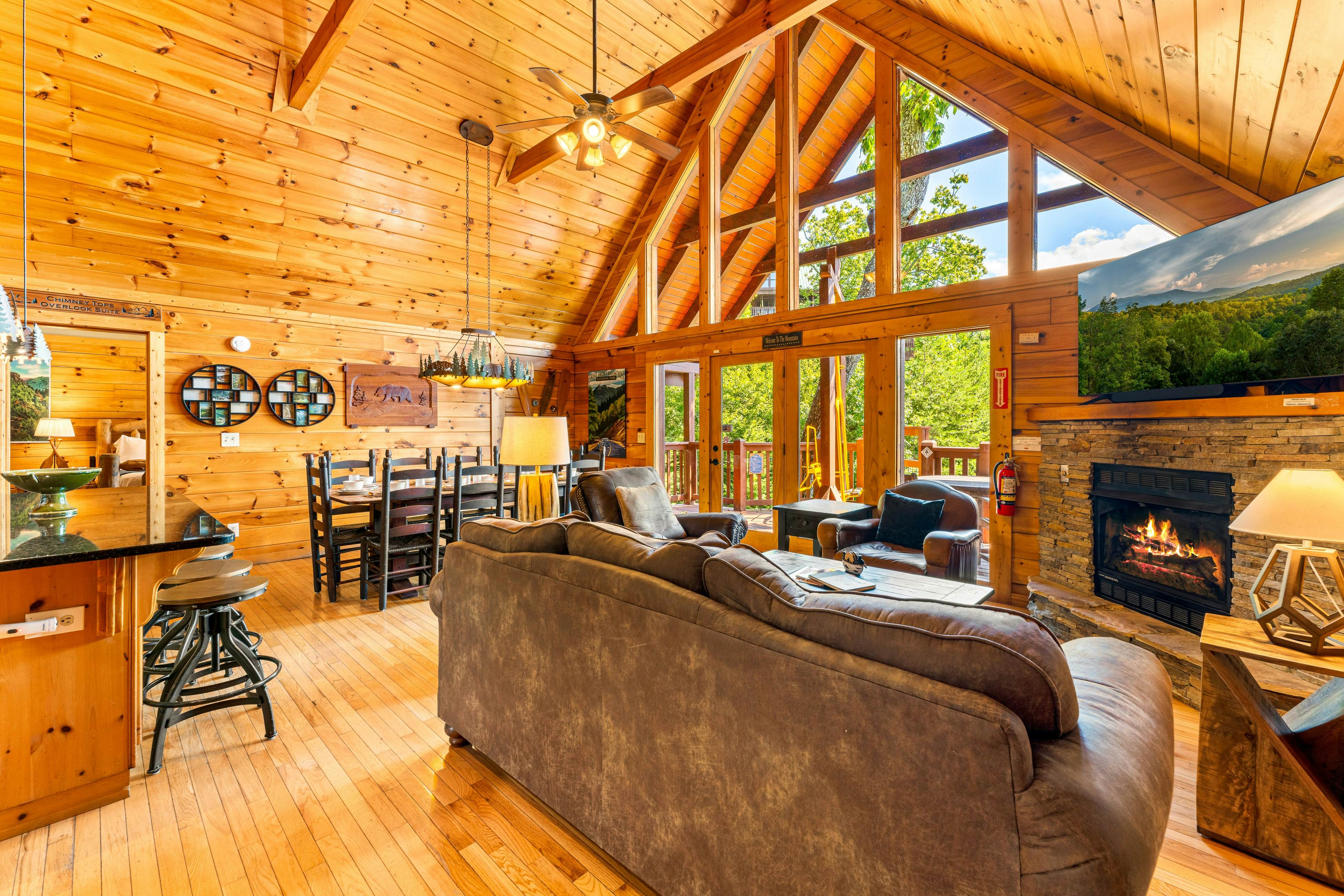 Luxury Mtn Retreat W Breathtaking Views, Sleeps 14