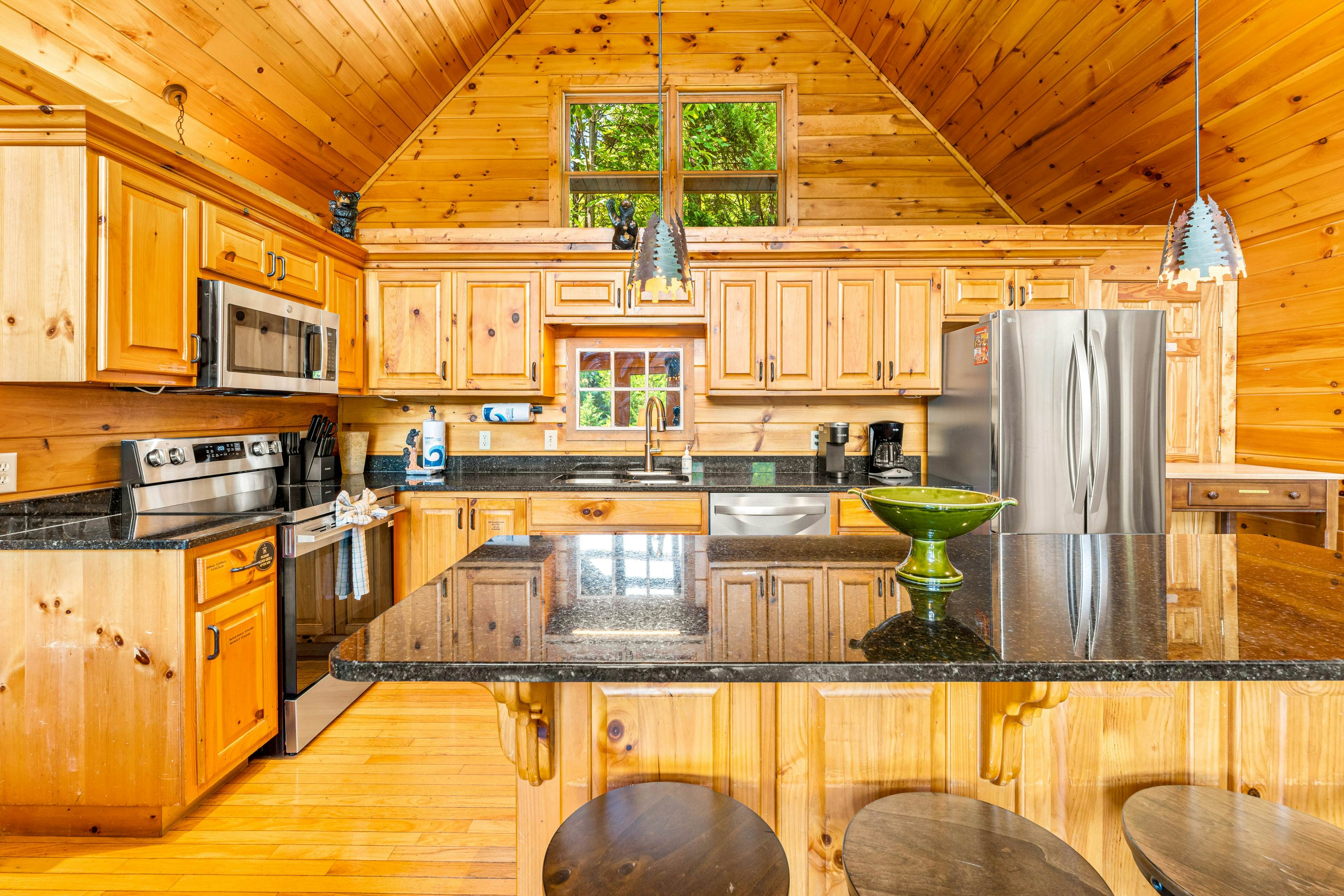 Luxury Mtn Retreat W Breathtaking Views, Sleeps 14