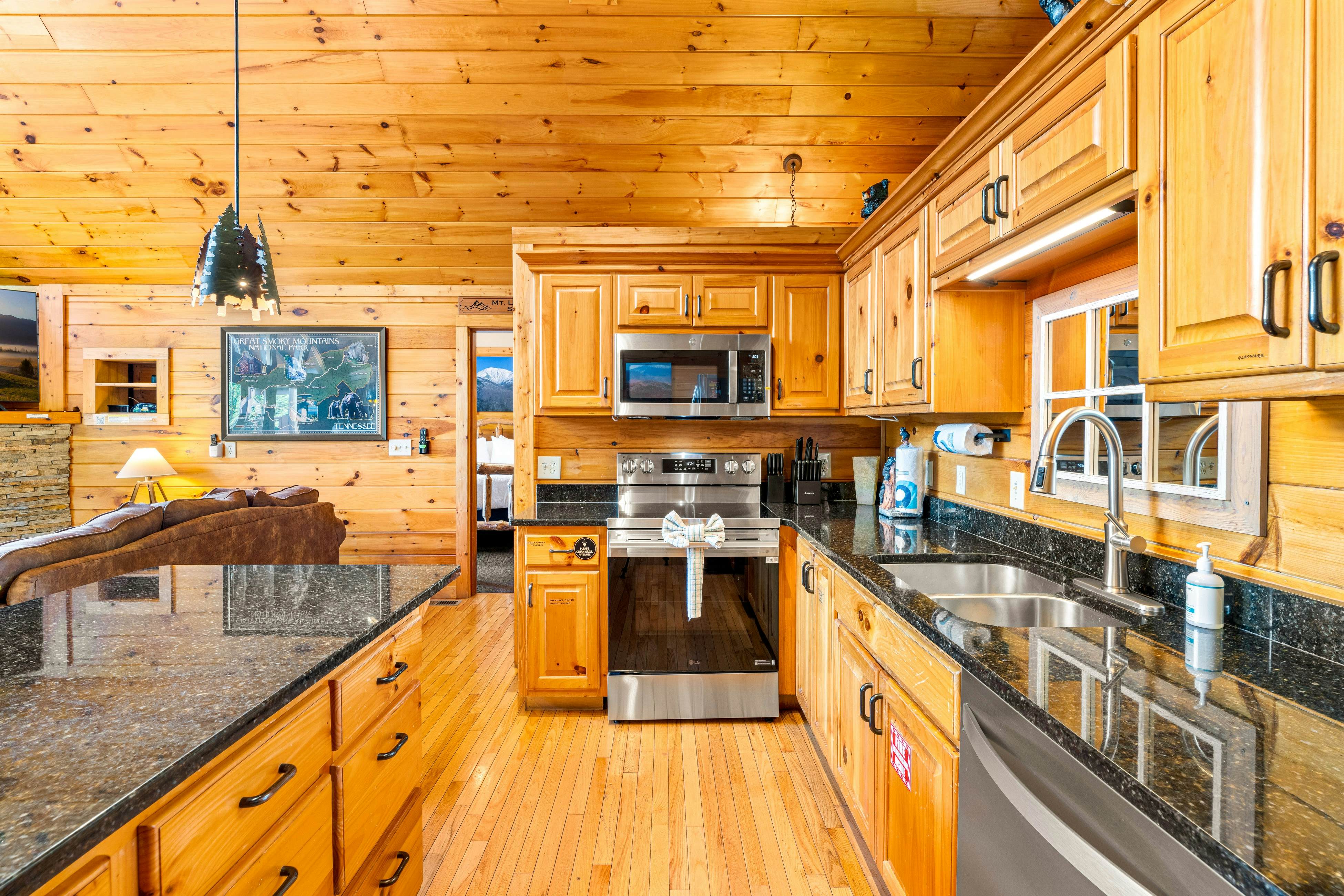 Luxury Mtn Retreat W Breathtaking Views, Sleeps 14