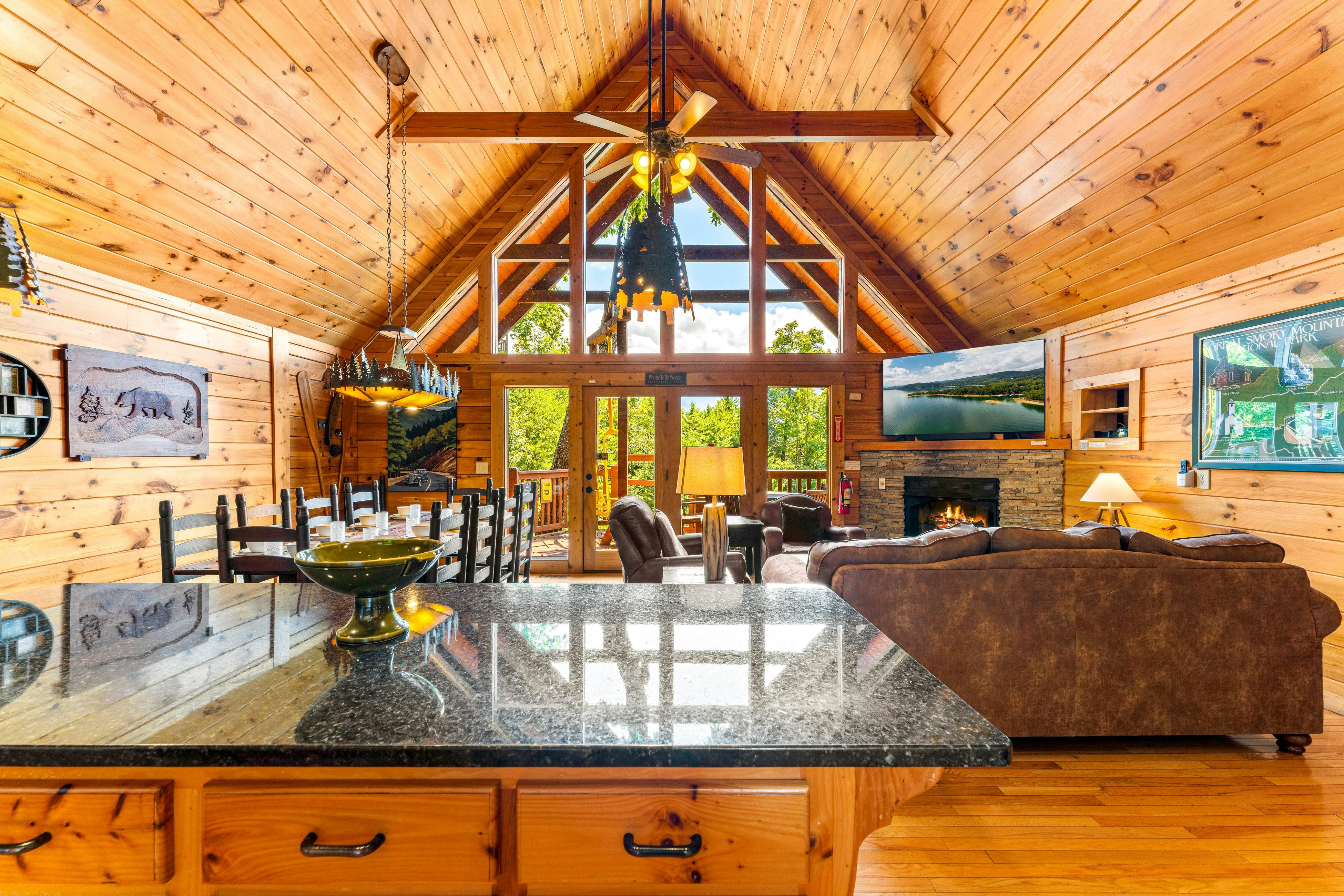 Luxury Mtn Retreat W Breathtaking Views, Sleeps 14