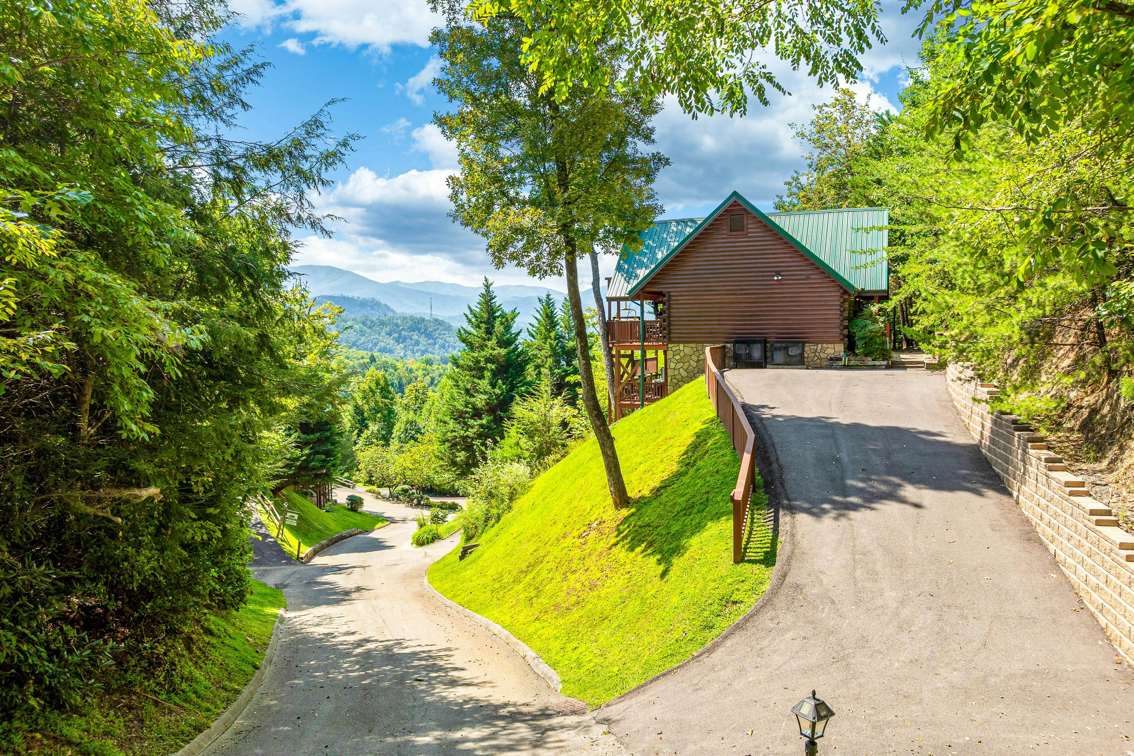 Luxury Mtn Retreat W Breathtaking Views, Sleeps 14