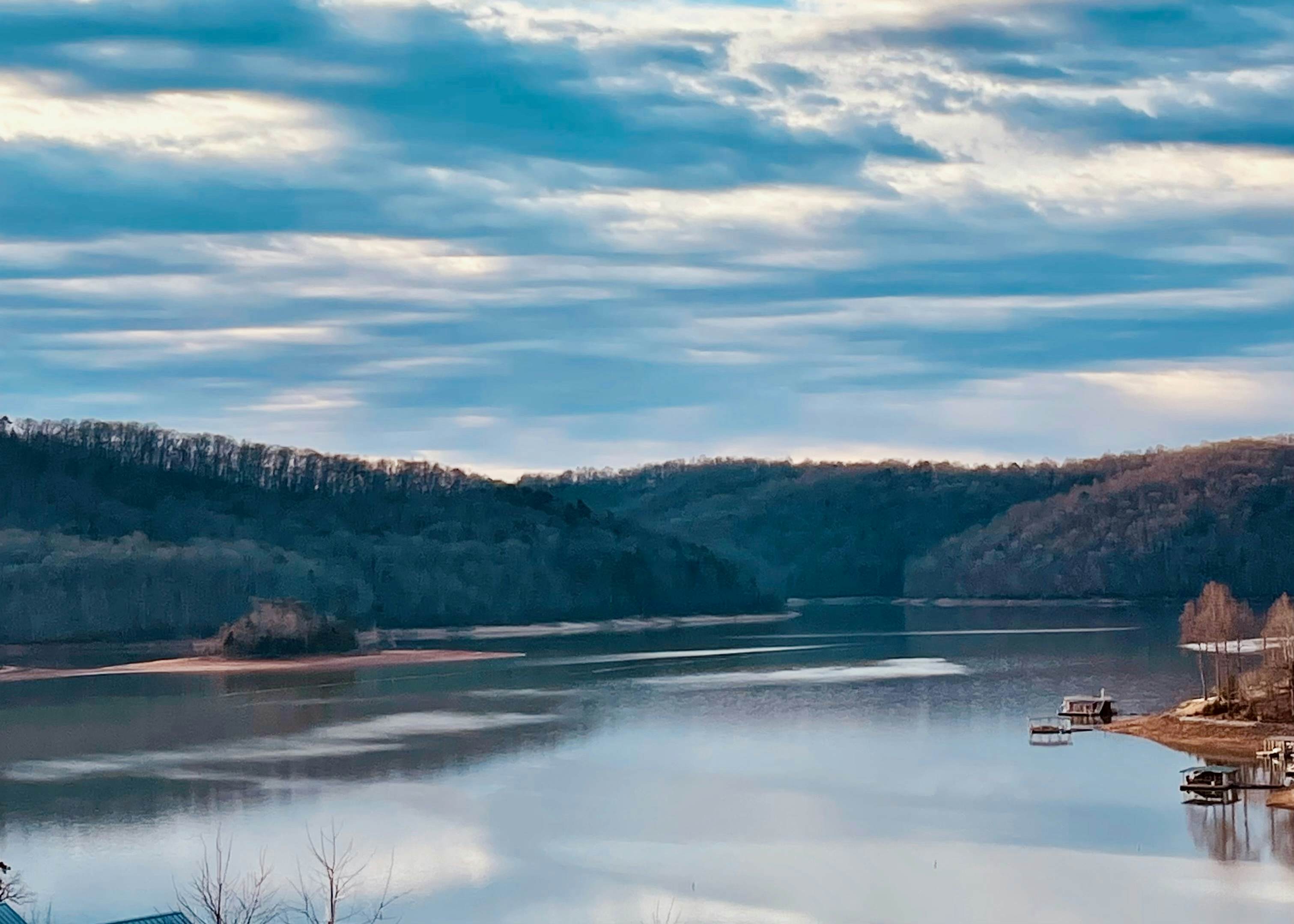 Lake VW Cabin・Pool・Golf・Marina Access | Sleeps 10