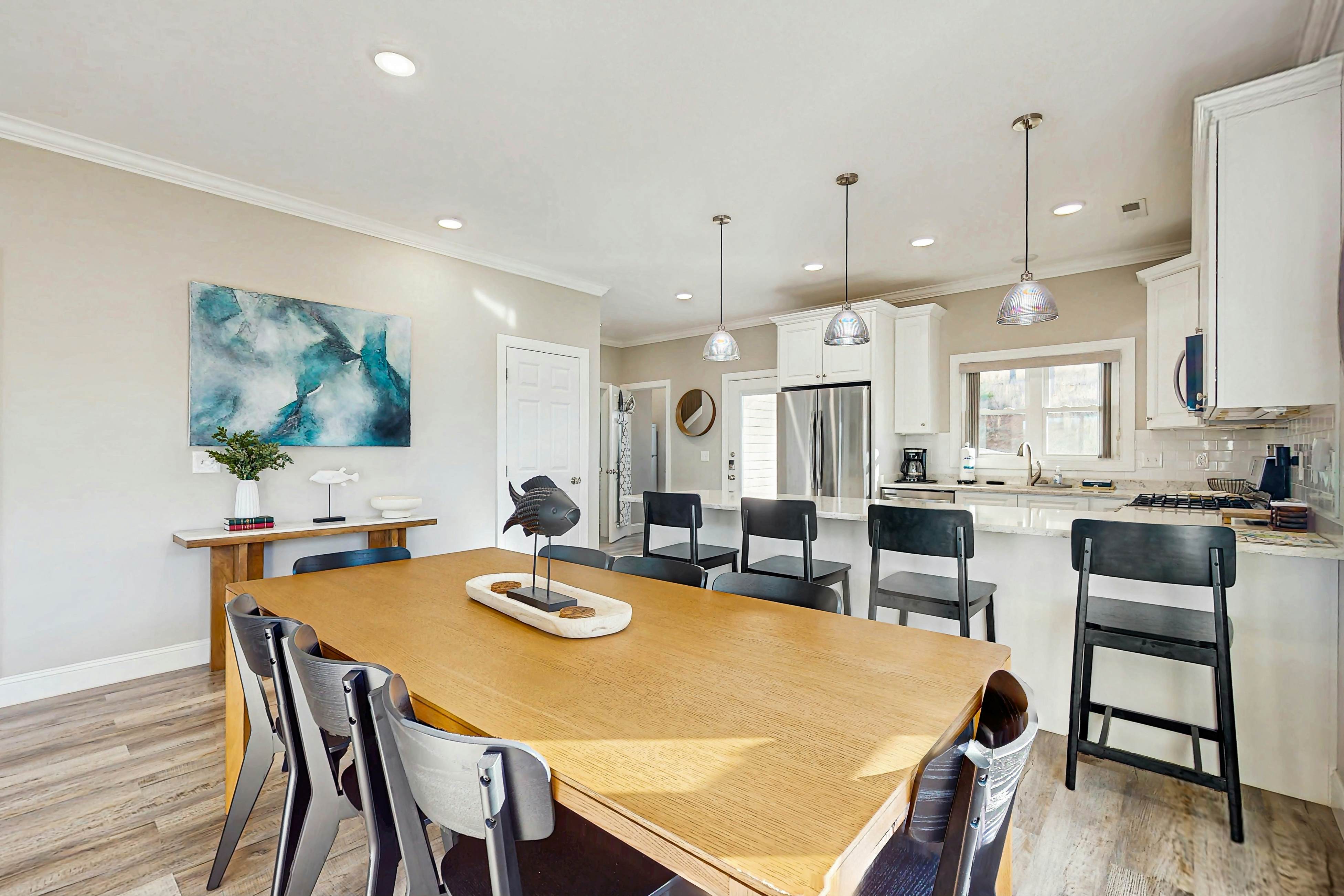 Lake VW Cabin・Pool・Golf・Marina Access | Sleeps 10