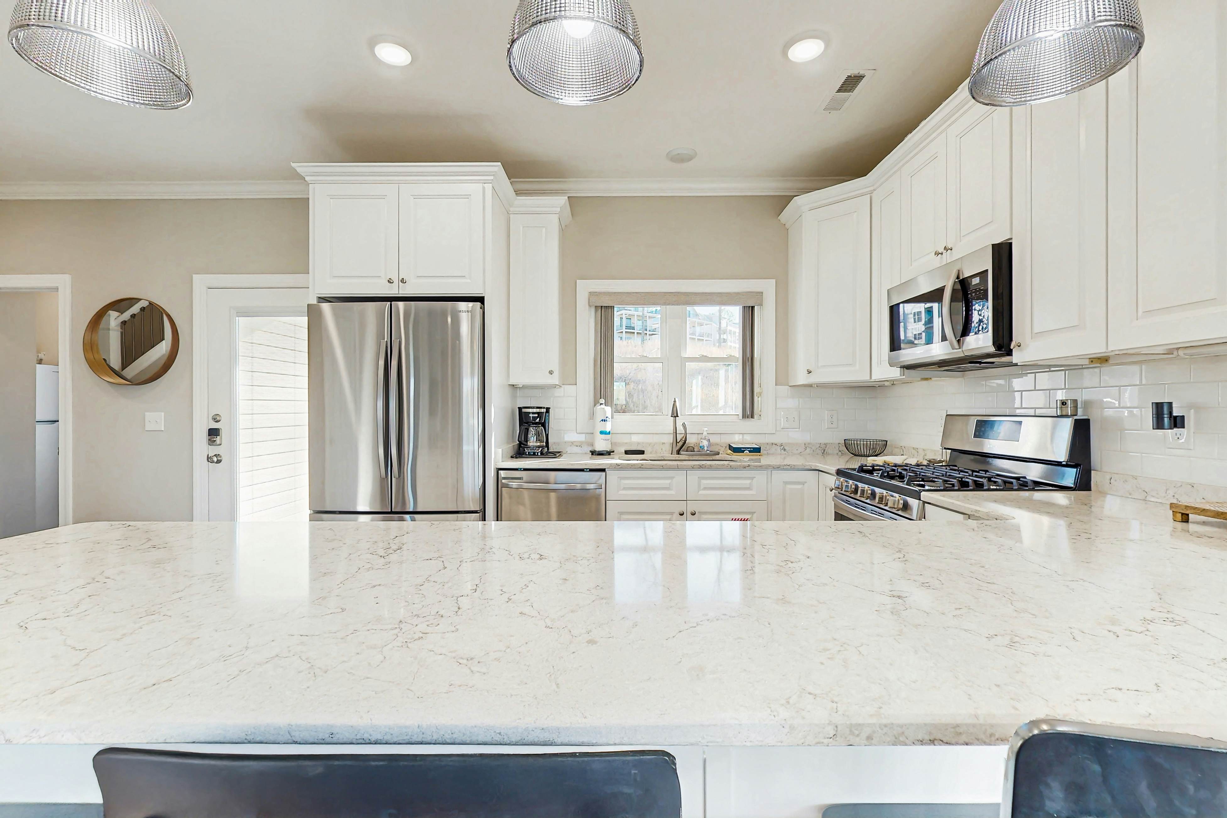 Lake VW Cabin・Pool・Golf・Marina Access | Sleeps 10