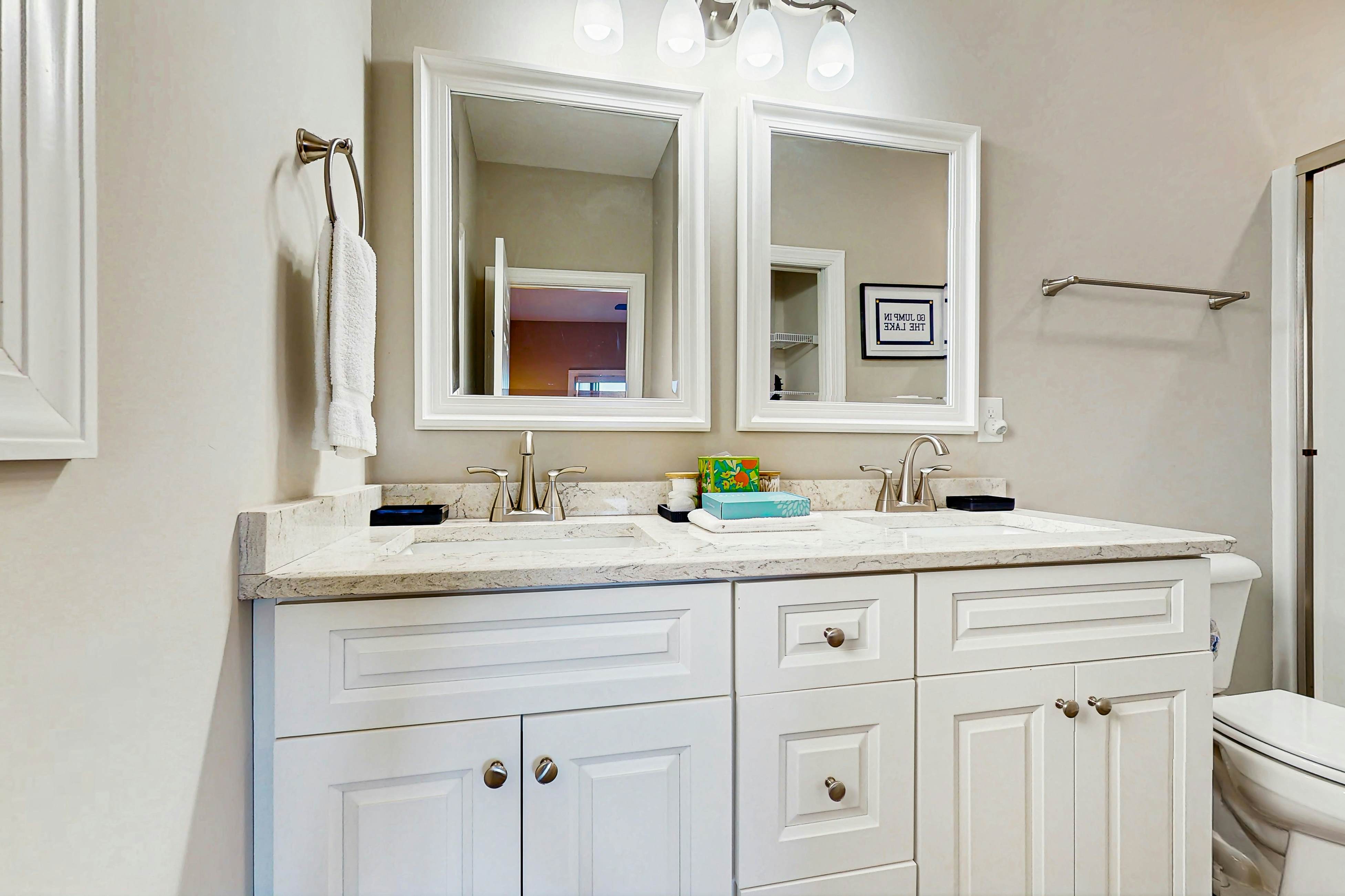 Lake VW Cabin・Pool・Golf・Marina Access | Sleeps 10