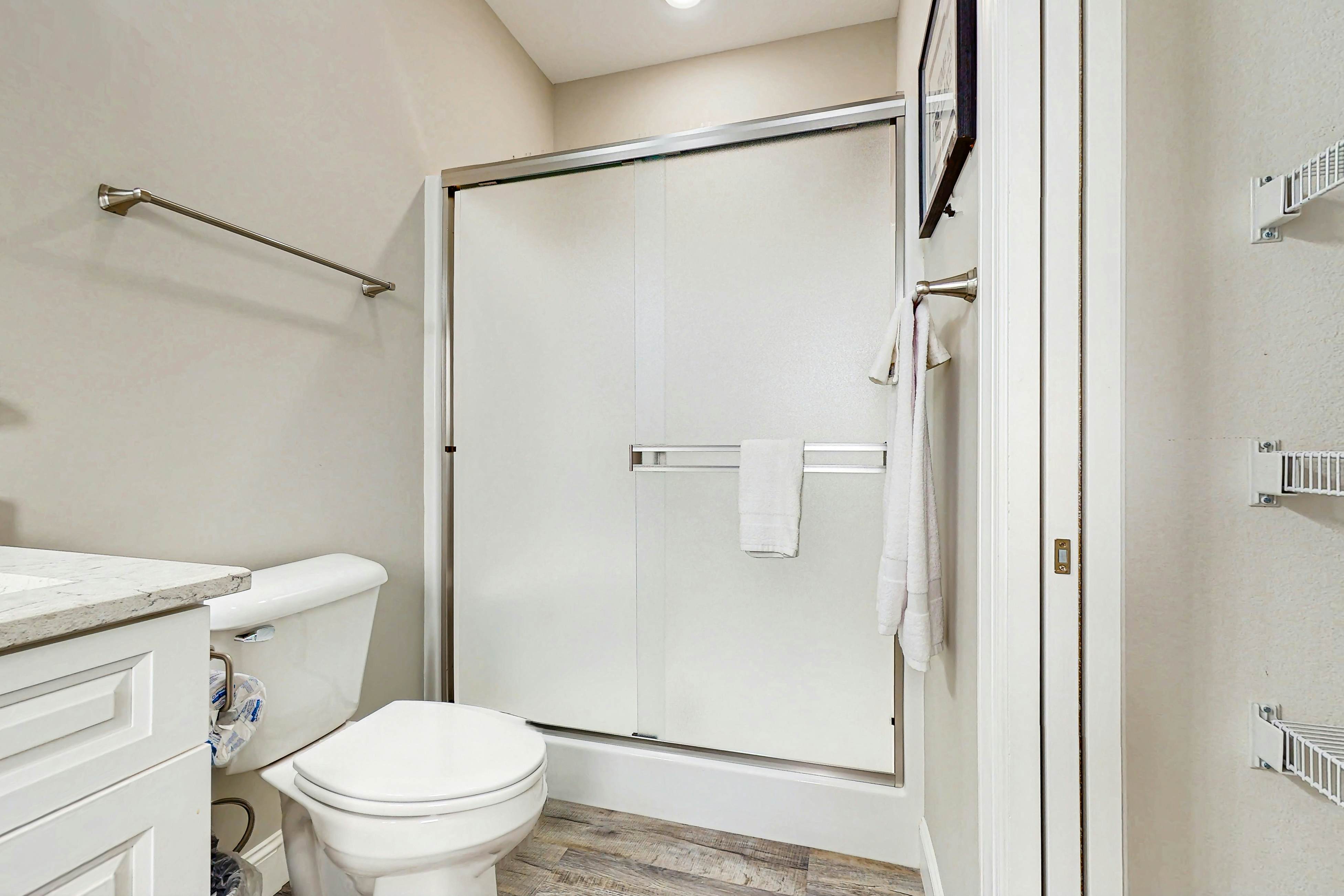 Lake VW Cabin・Pool・Golf・Marina Access | Sleeps 10