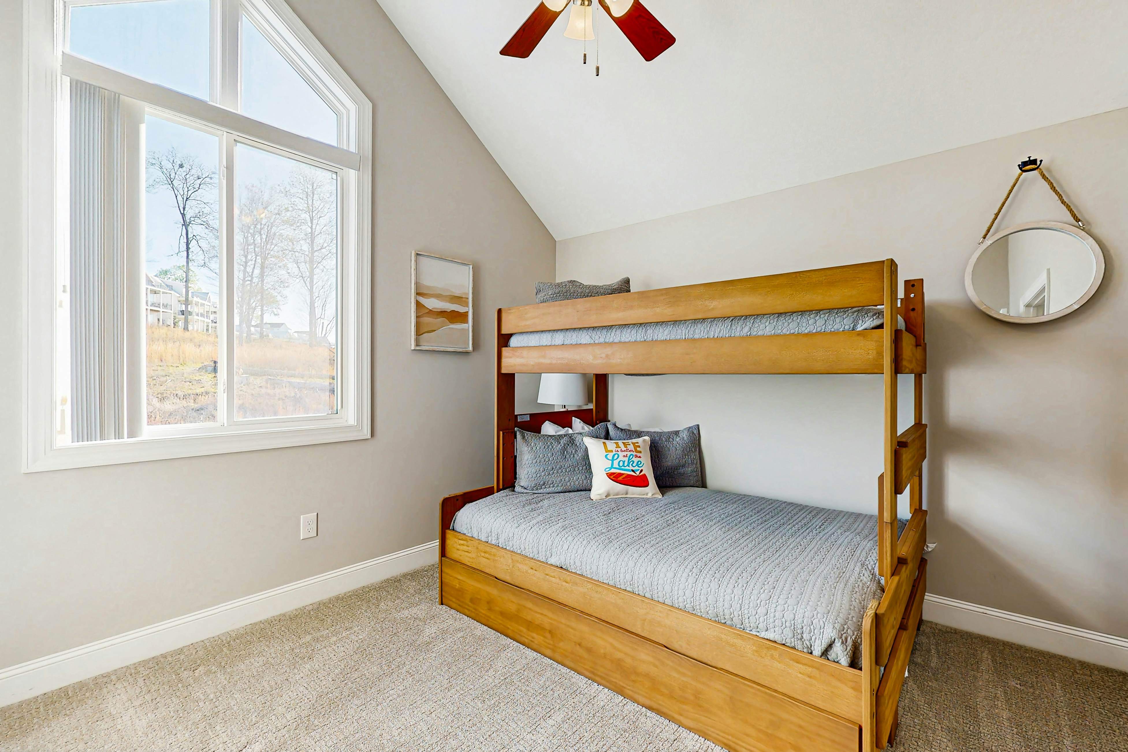 Lake VW Cabin・Pool・Golf・Marina Access | Sleeps 10