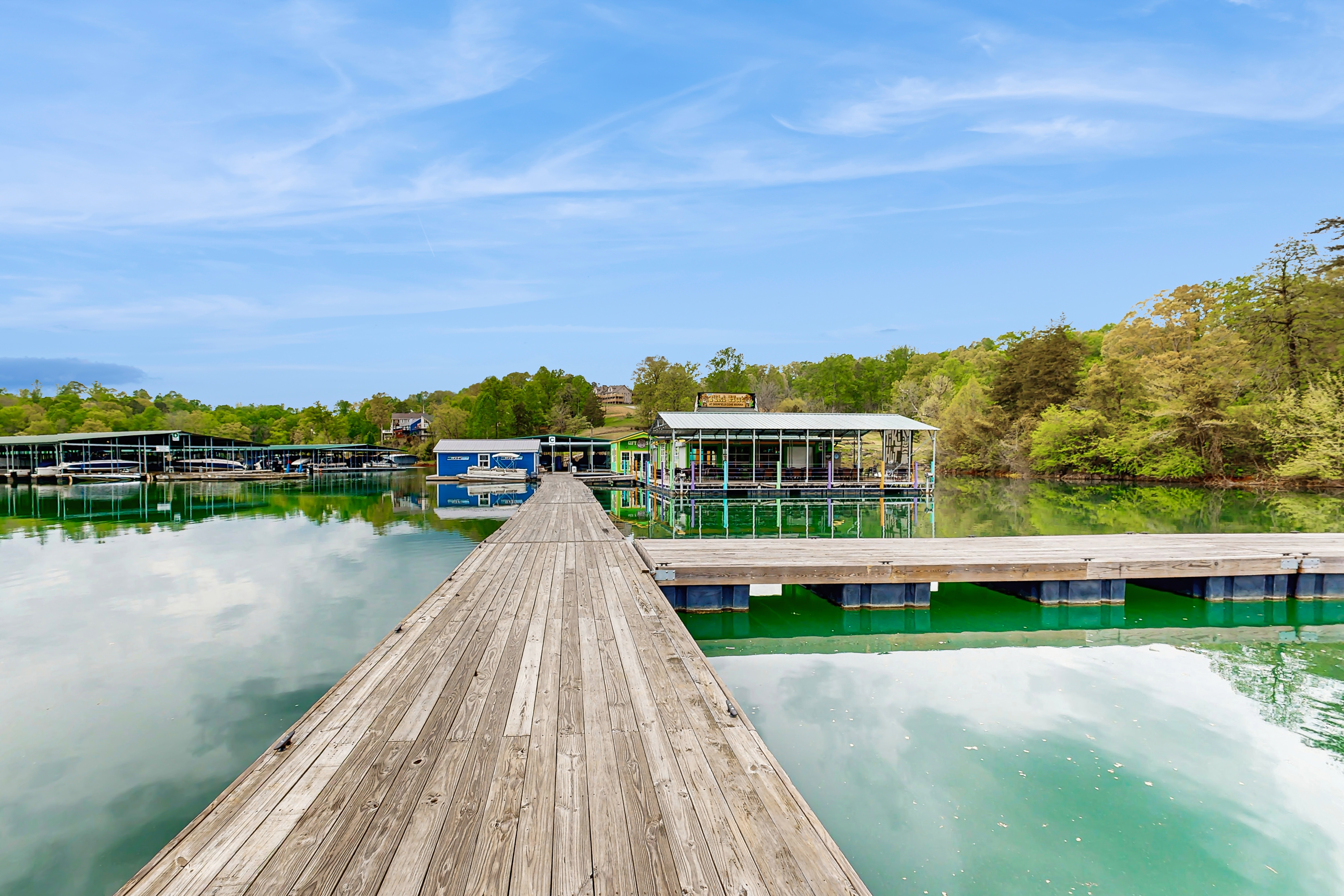 Lake View Cabin, Sleeps 10・Pool・Golf・Marina Access