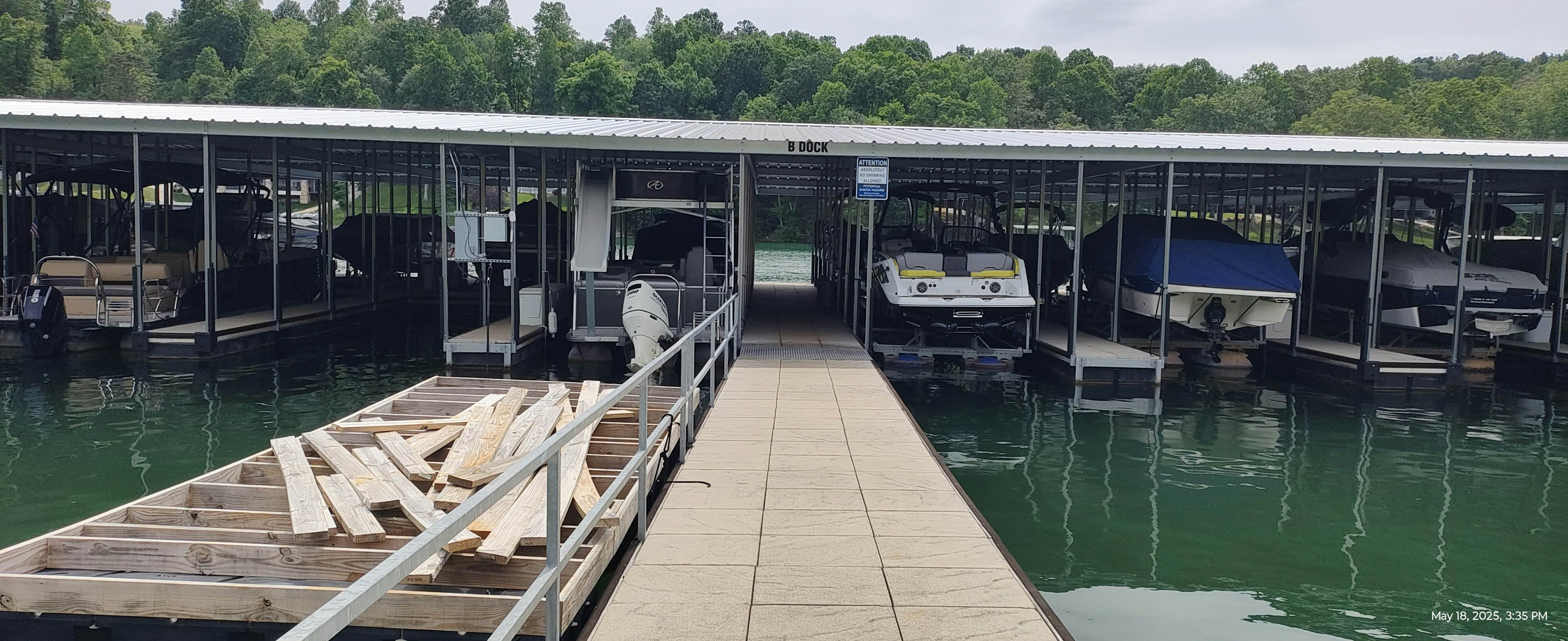 Lake VW Cabin・Pool・Golf・Marina Access | Sleeps 10