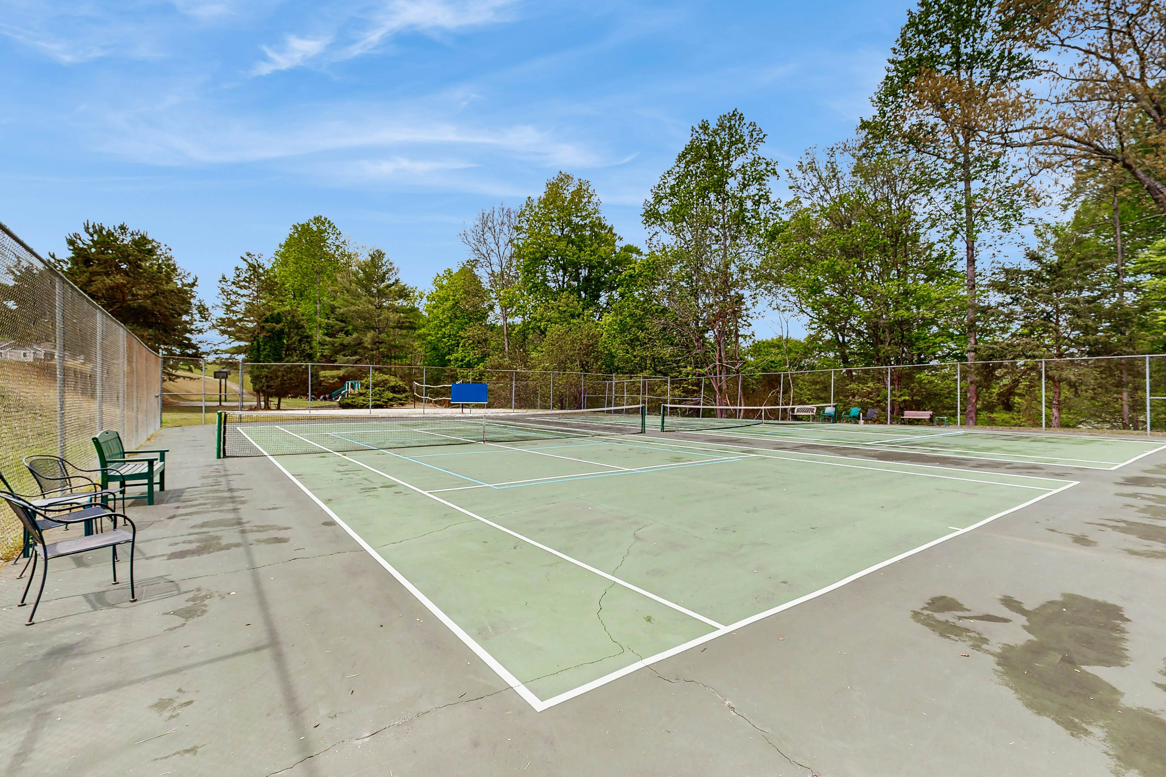 Lake VW Cabin・Pool・Golf・Marina Access | Sleeps 10