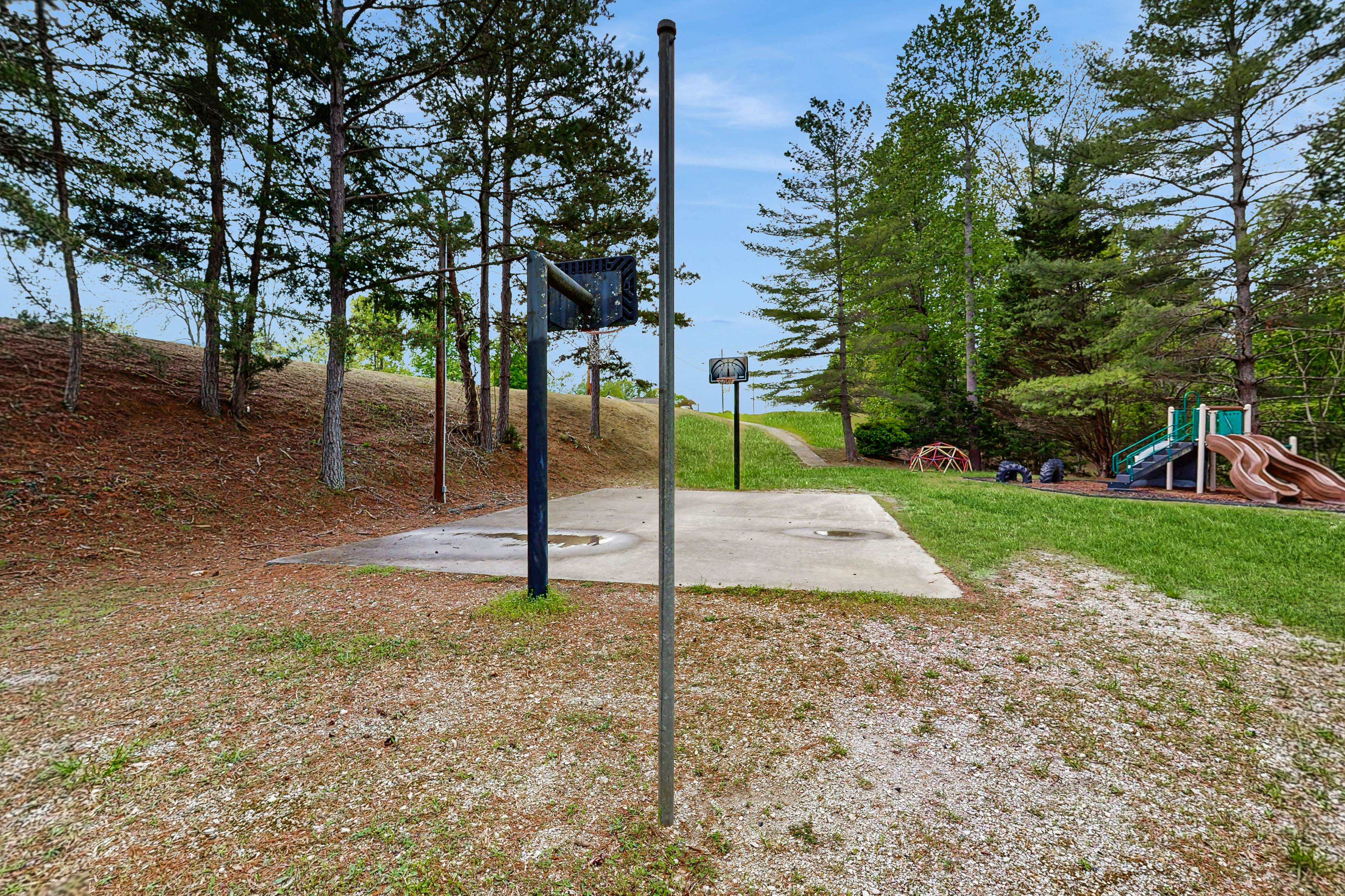 Lake VW Cabin・Pool・Golf・Marina Access | Sleeps 10