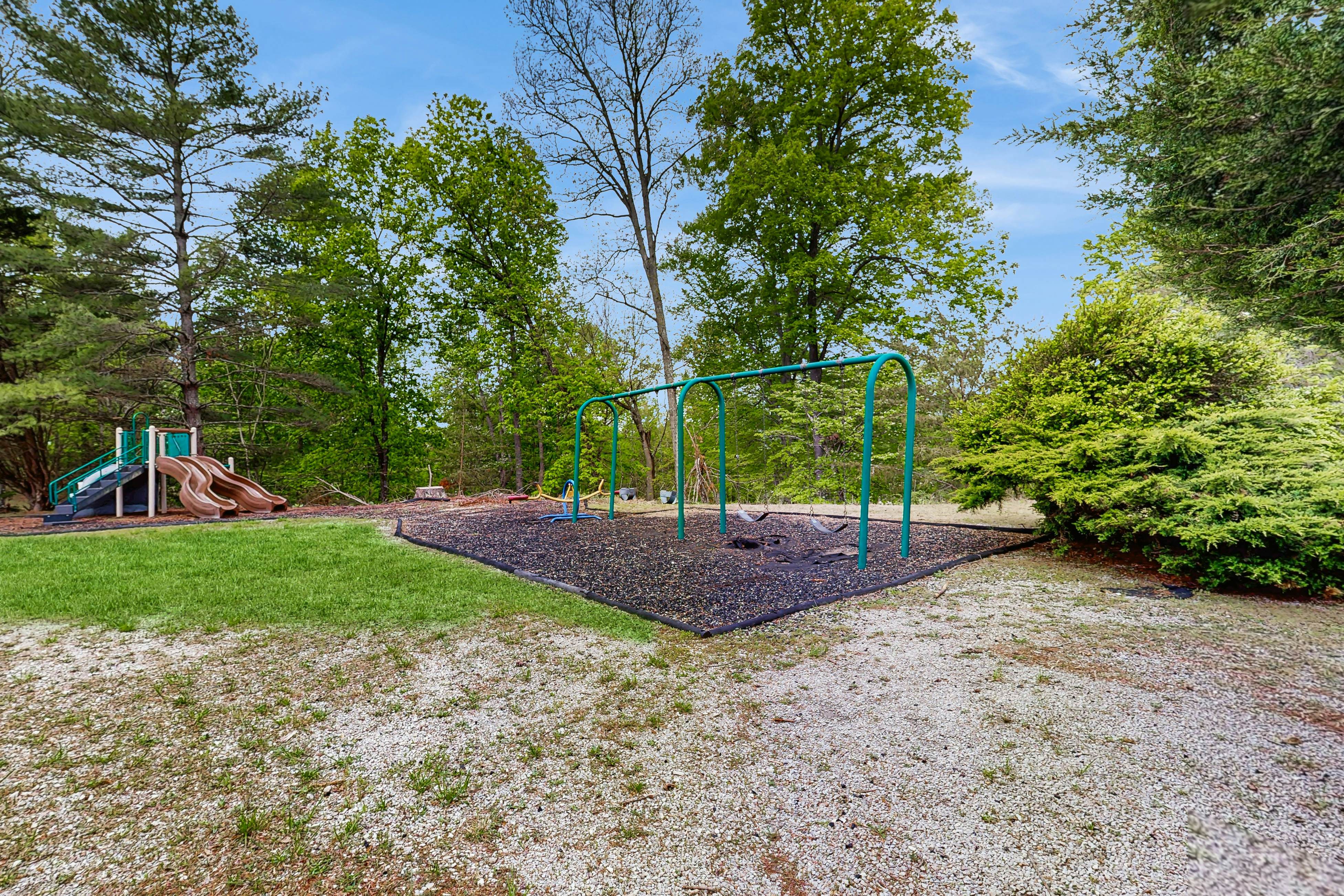 Lake VW Cabin・Pool・Golf・Marina Access | Sleeps 10