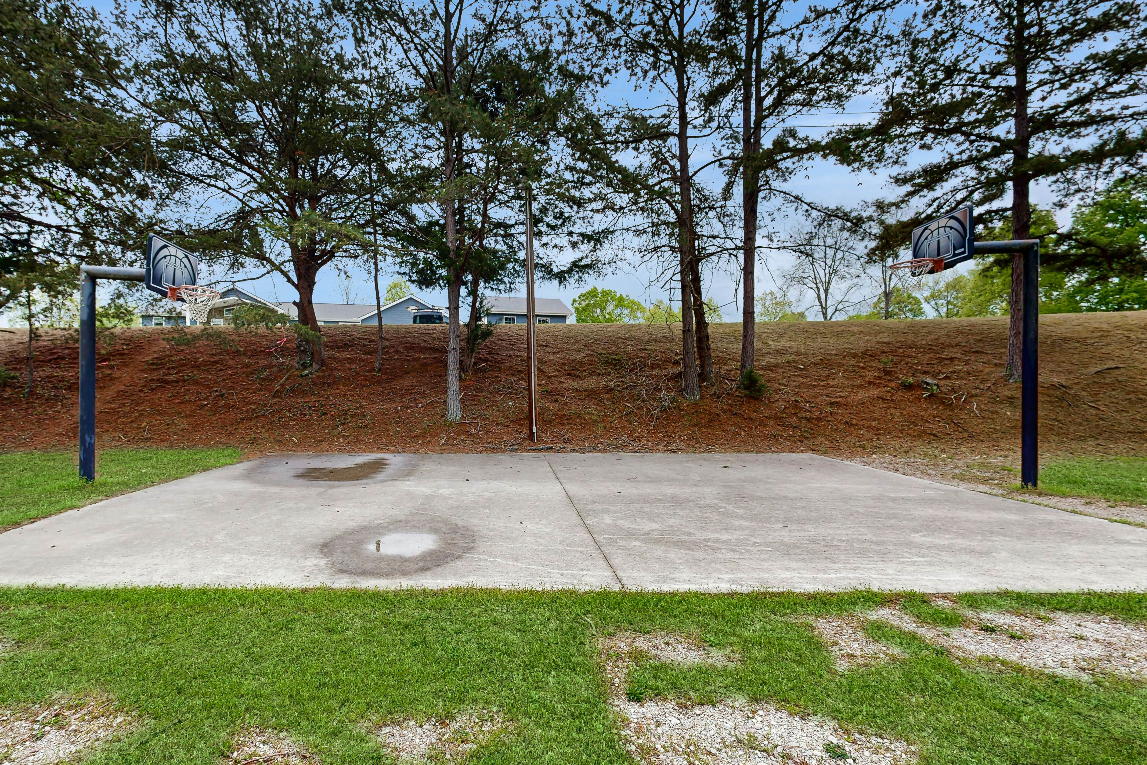 Lake VW Cabin・Pool・Golf・Marina Access | Sleeps 10