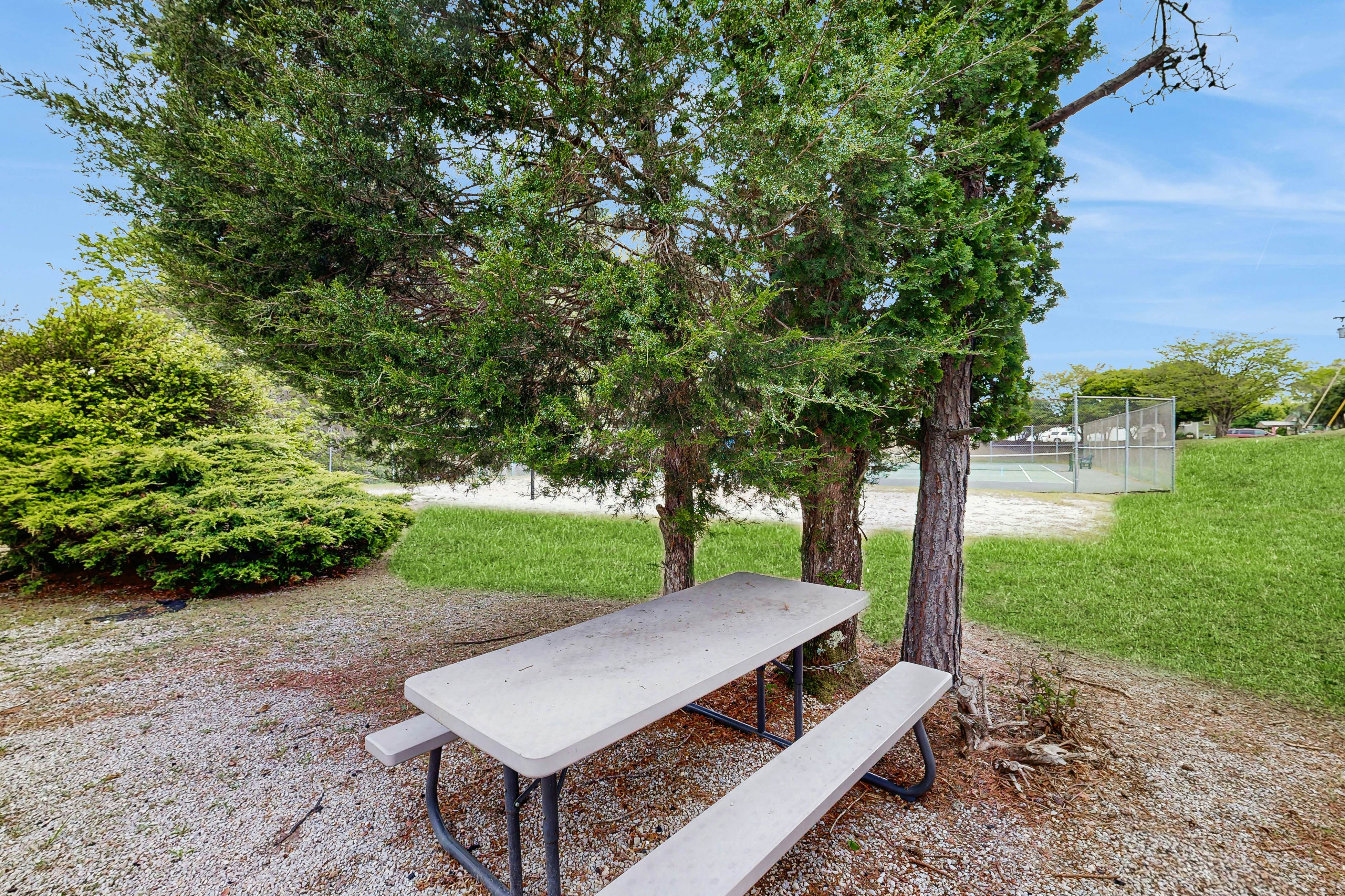 Lake VW Cabin・Pool・Golf・Marina Access | Sleeps 10