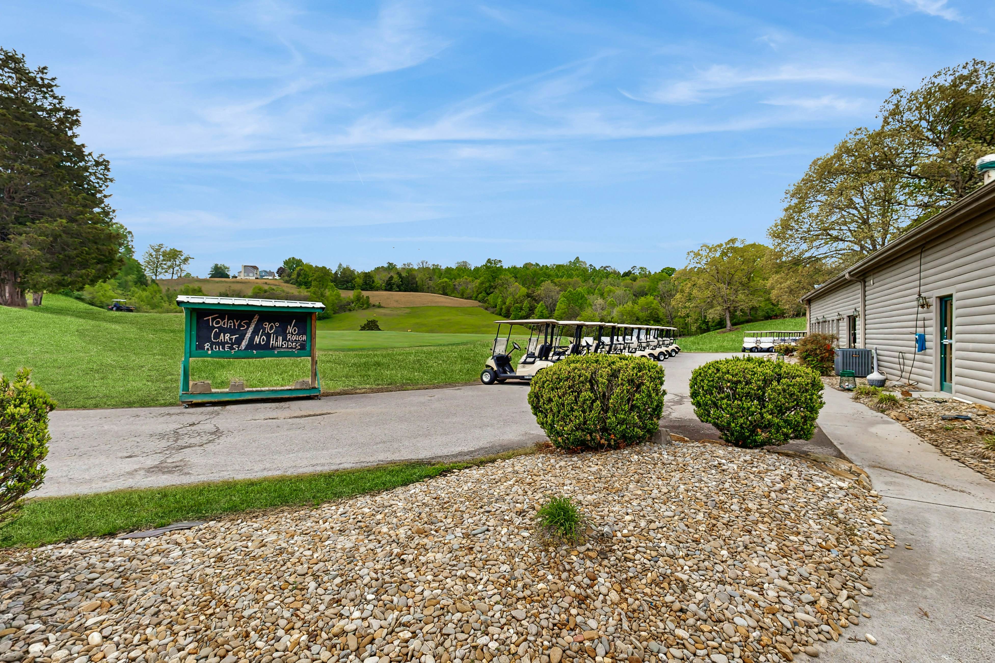 Lake VW Cabin・Pool・Golf・Marina Access | Sleeps 10