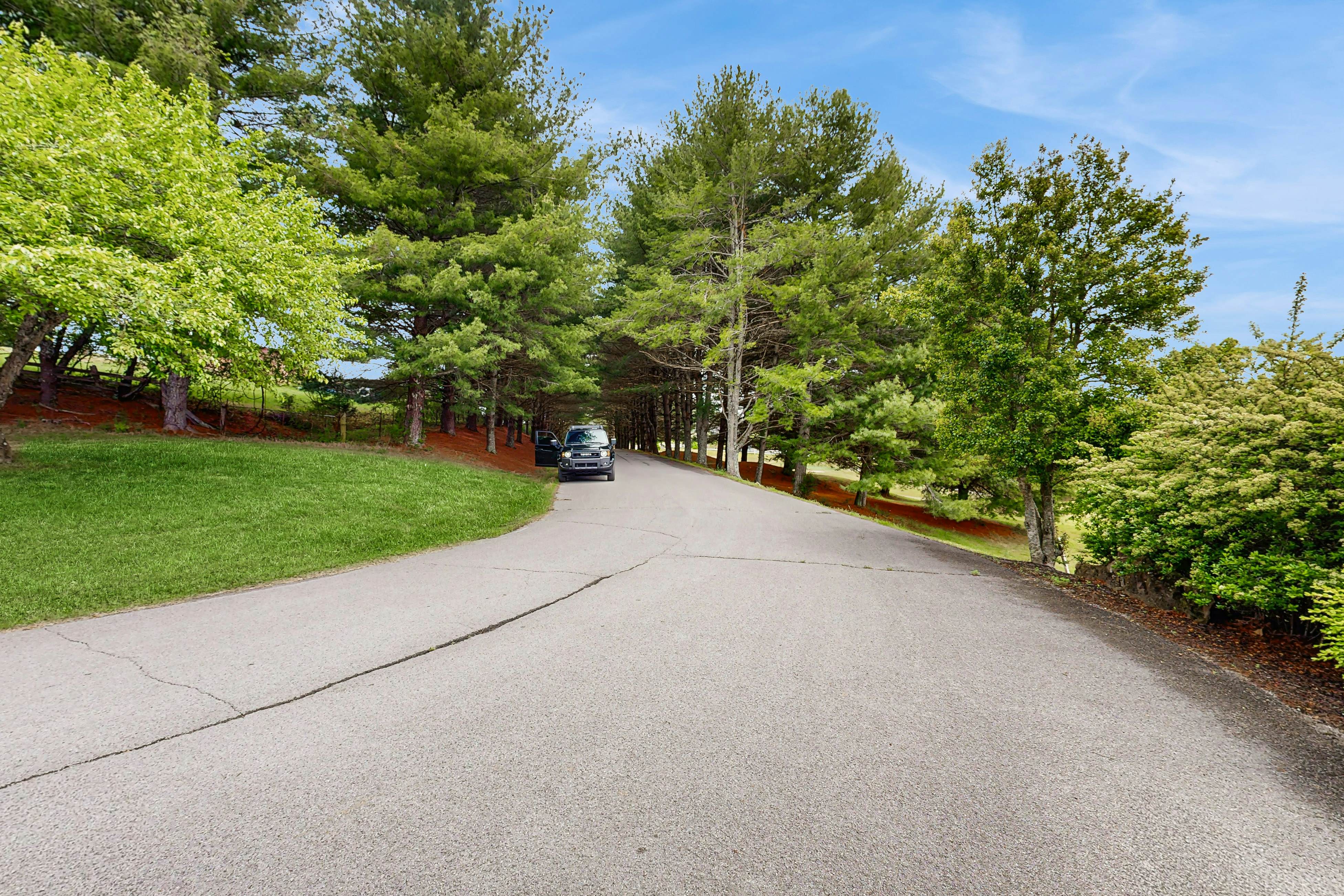 Lake VW Cabin・Pool・Golf・Marina Access | Sleeps 10