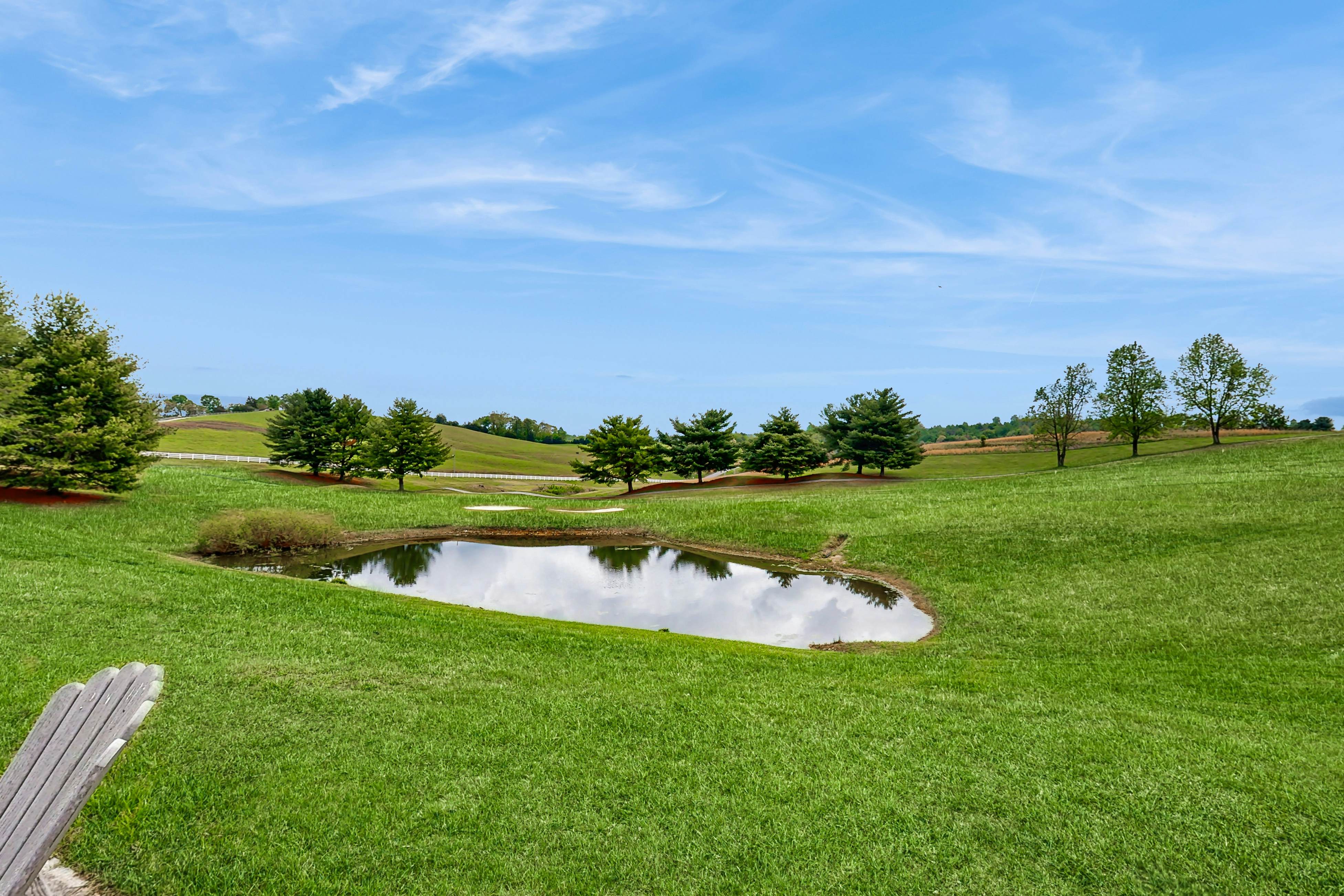 Lake VW Cabin・Pool・Golf・Marina Access | Sleeps 10