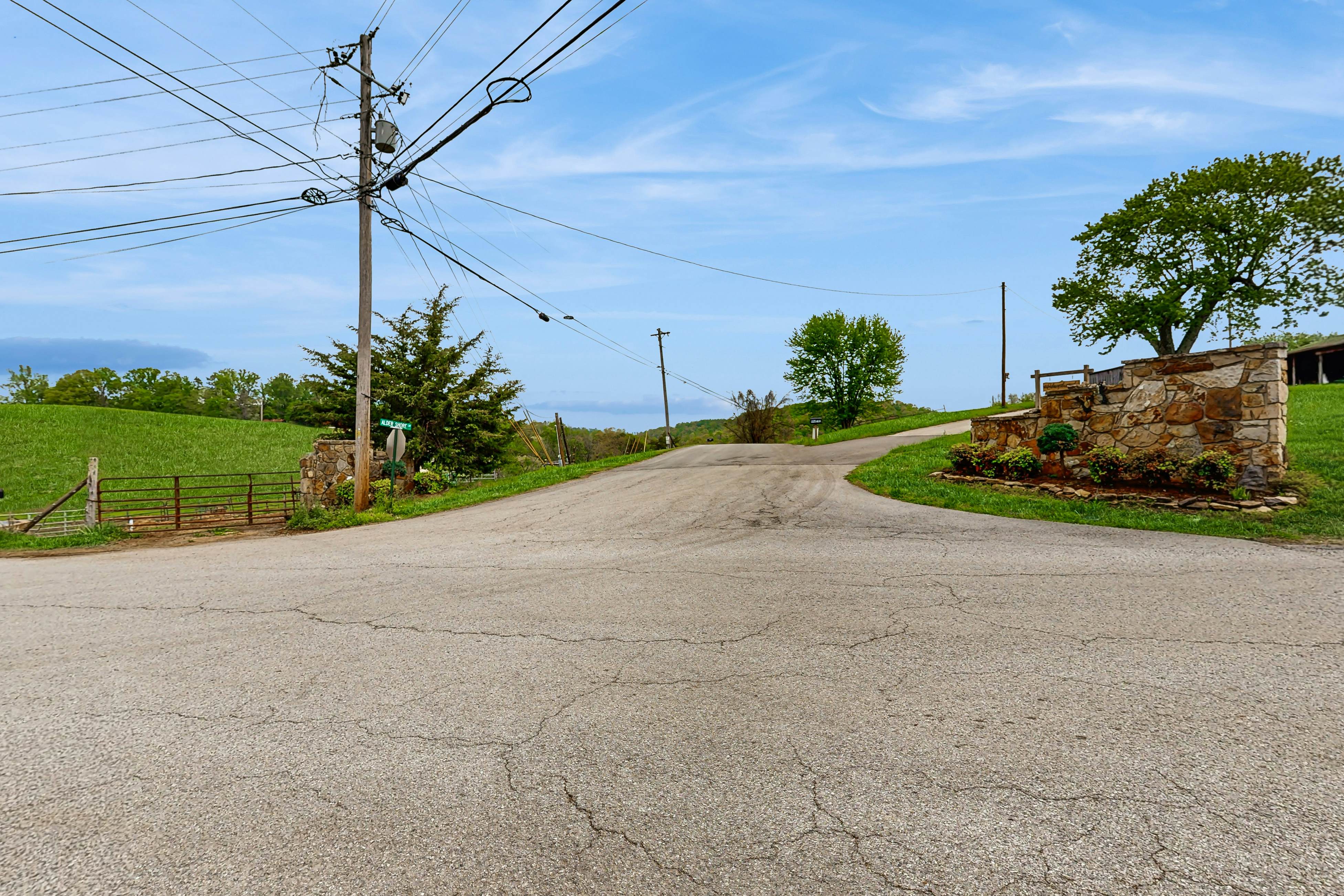 Lake VW Cabin・Pool・Golf・Marina Access | Sleeps 10