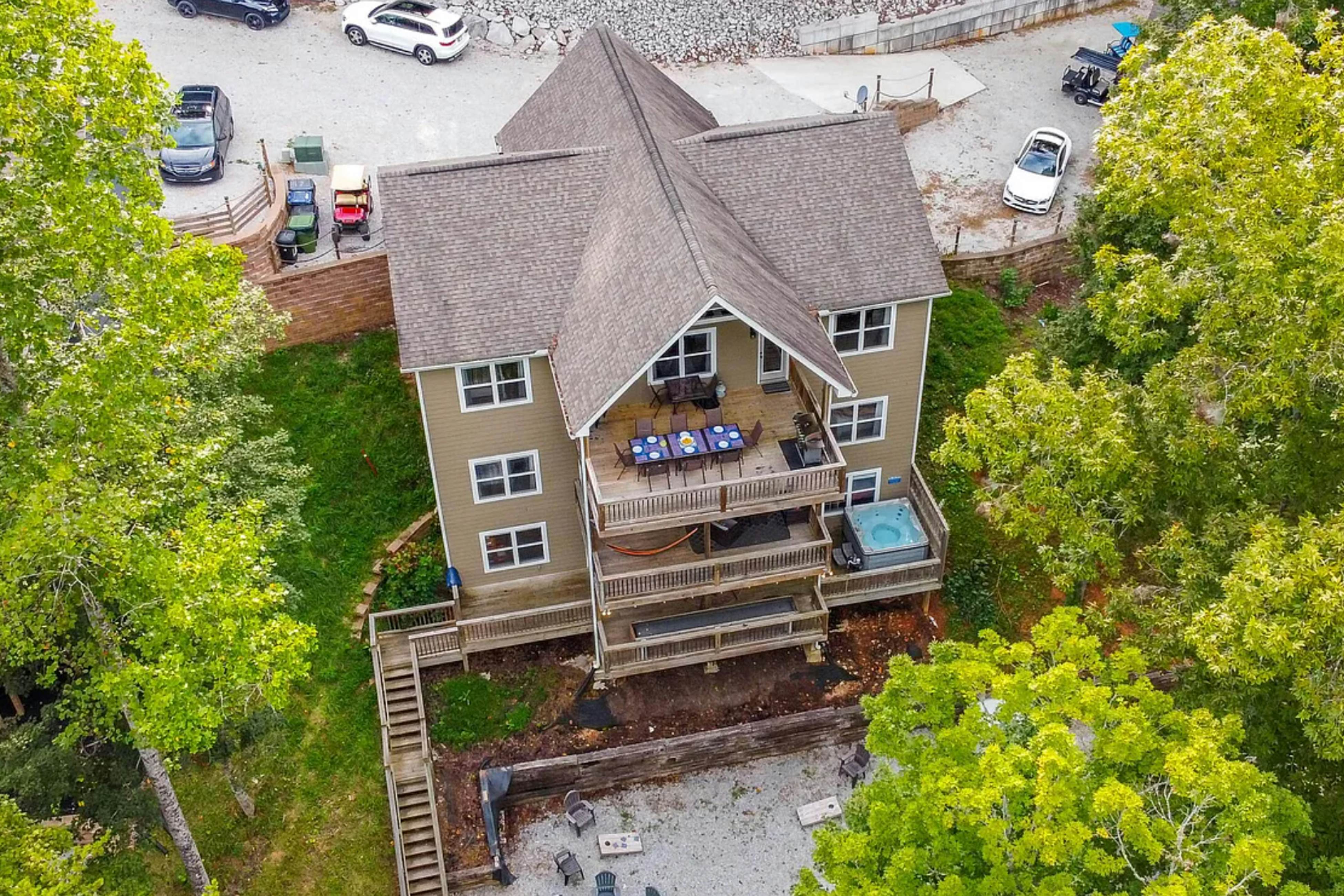 Stunning Lakeview Home | Game Room・Dock・Hot Tub