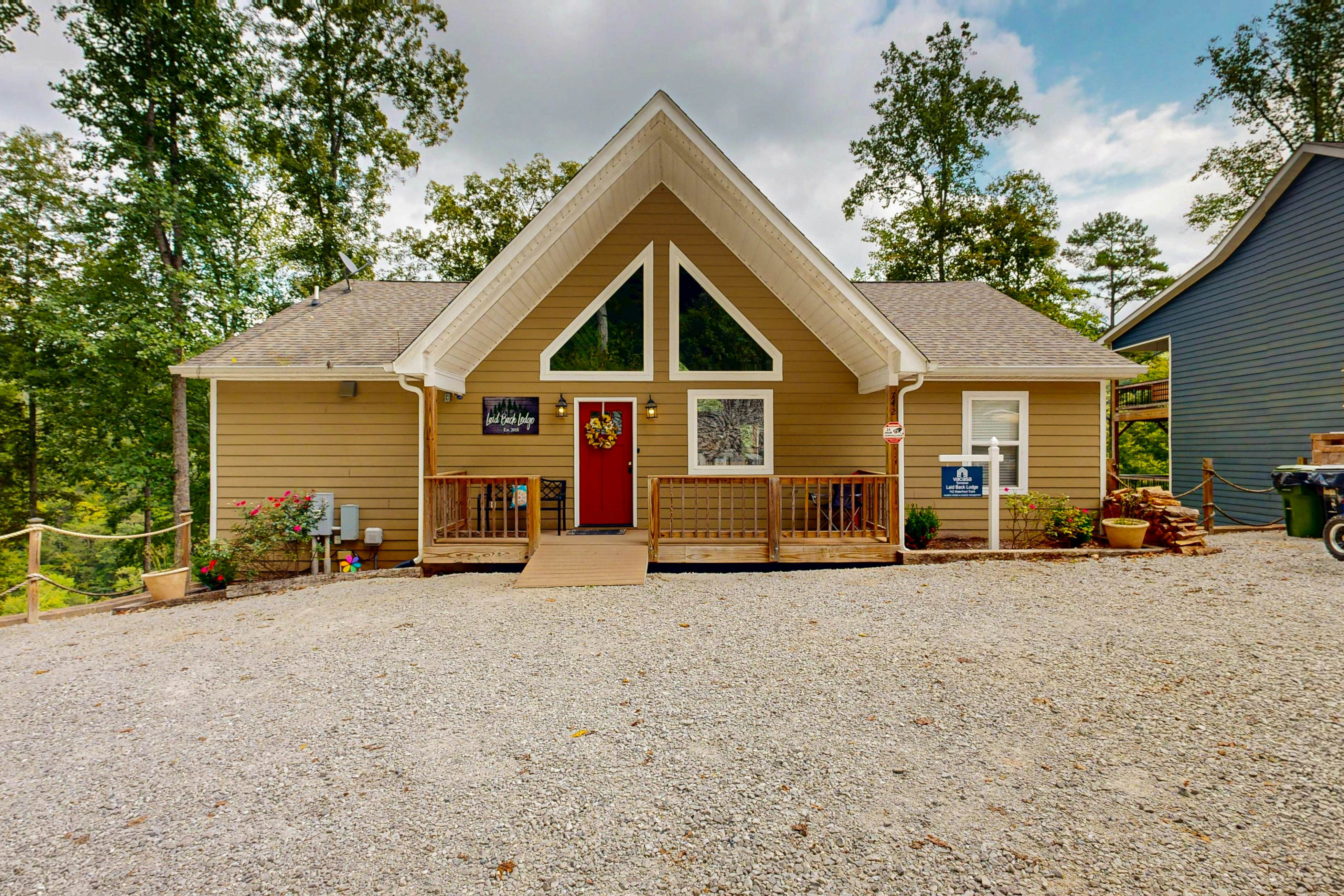 Stunning Lakeview Home | Game Room・Dock・Hot Tub