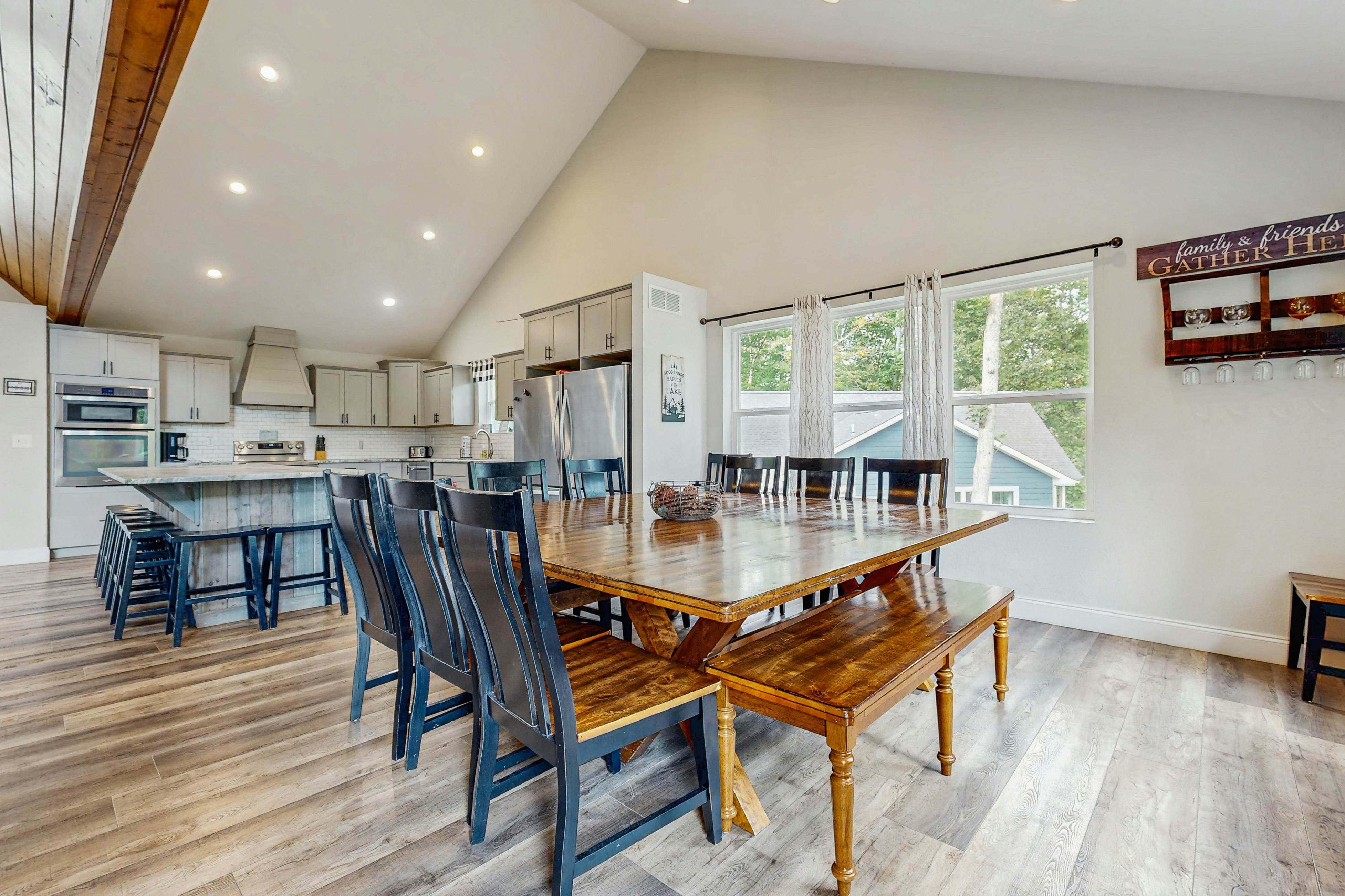 Stunning Lakeview Home | Game Room・Dock・Hot Tub