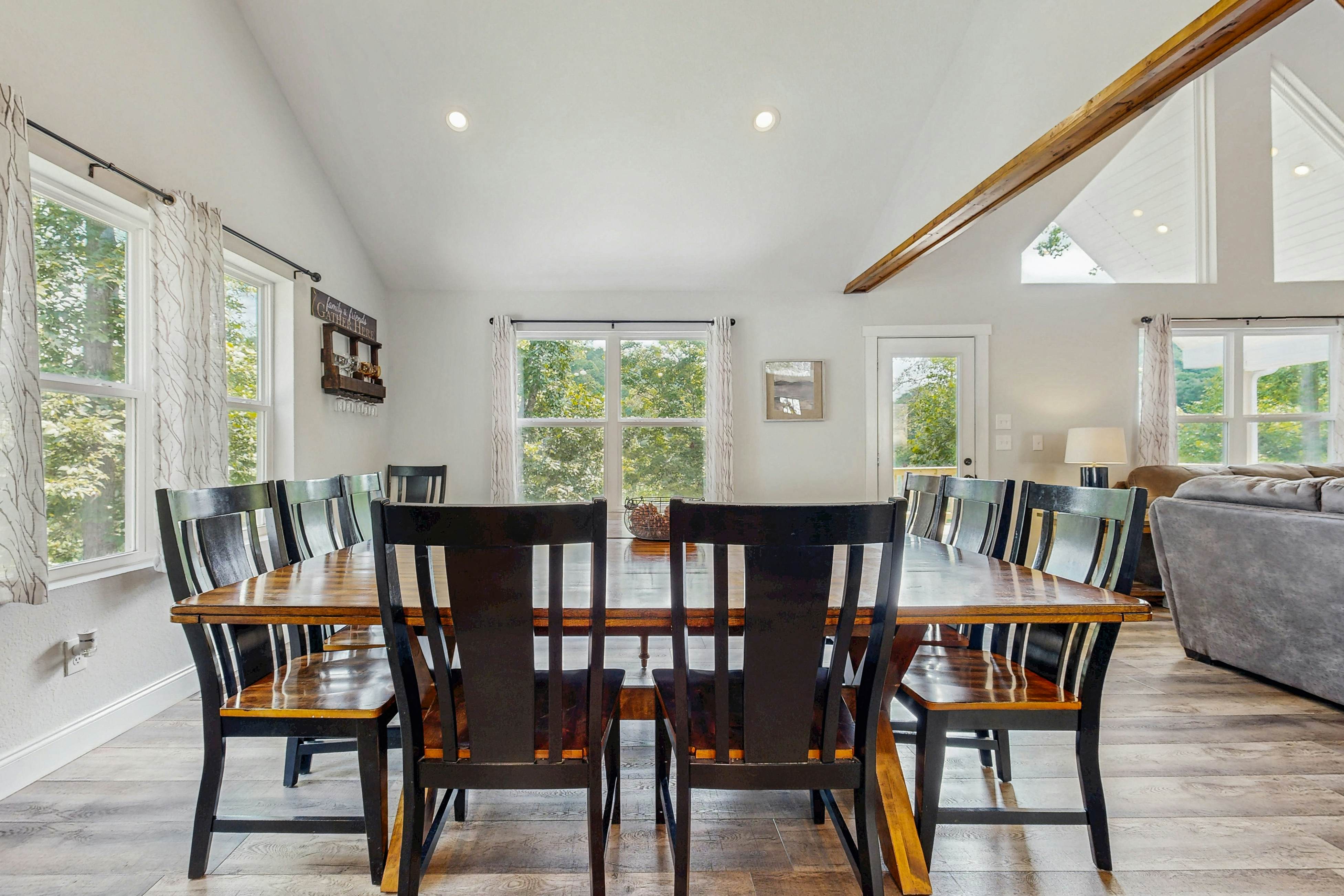 Stunning Lakeview Home | Game Room・Dock・Hot Tub