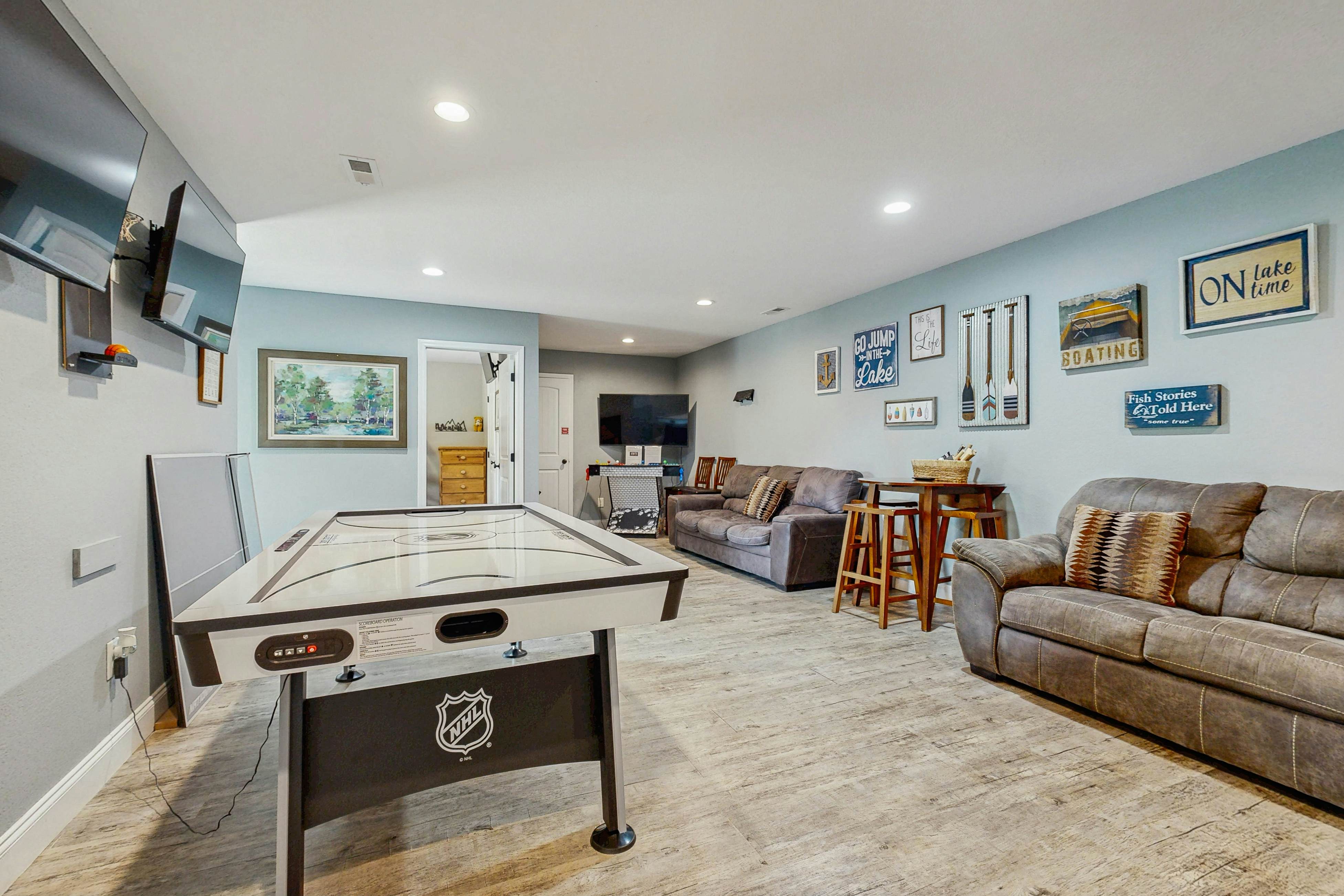 Stunning Lakeview Home | Game Room・Dock・Hot Tub