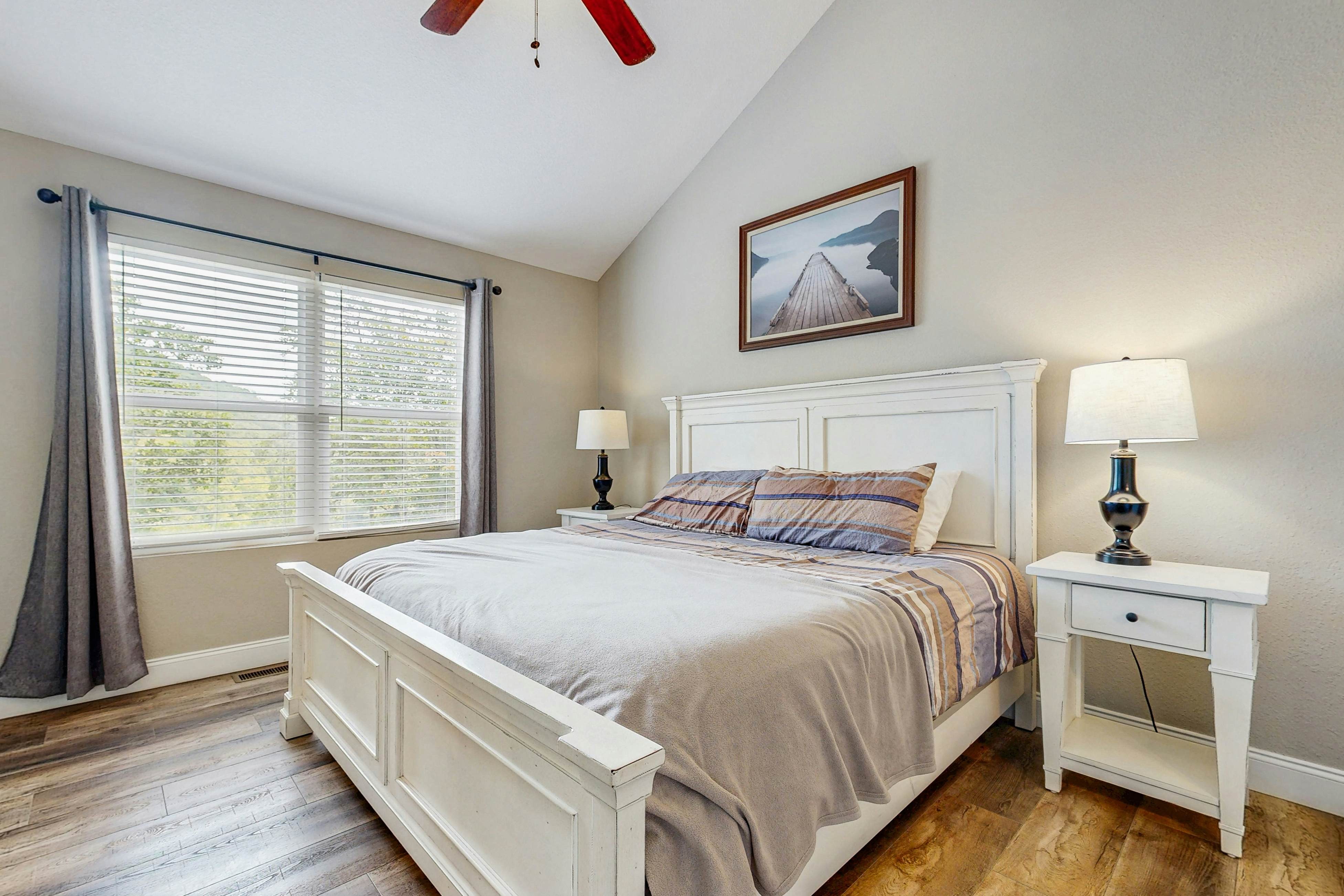 Stunning Lakeview Home | Game Room・Dock・Hot Tub