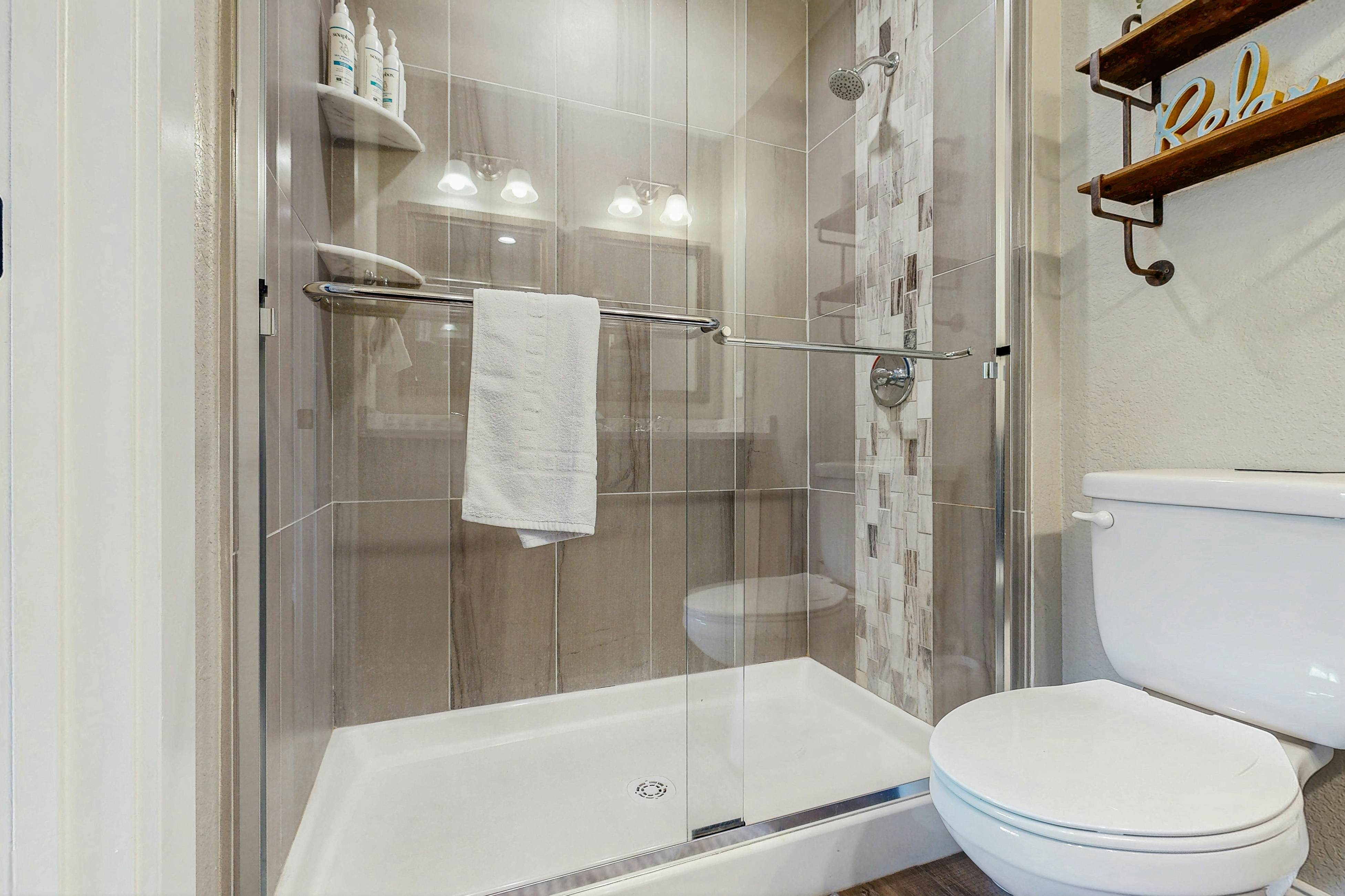 Stunning Lakeview Home | Game Room・Dock・Hot Tub