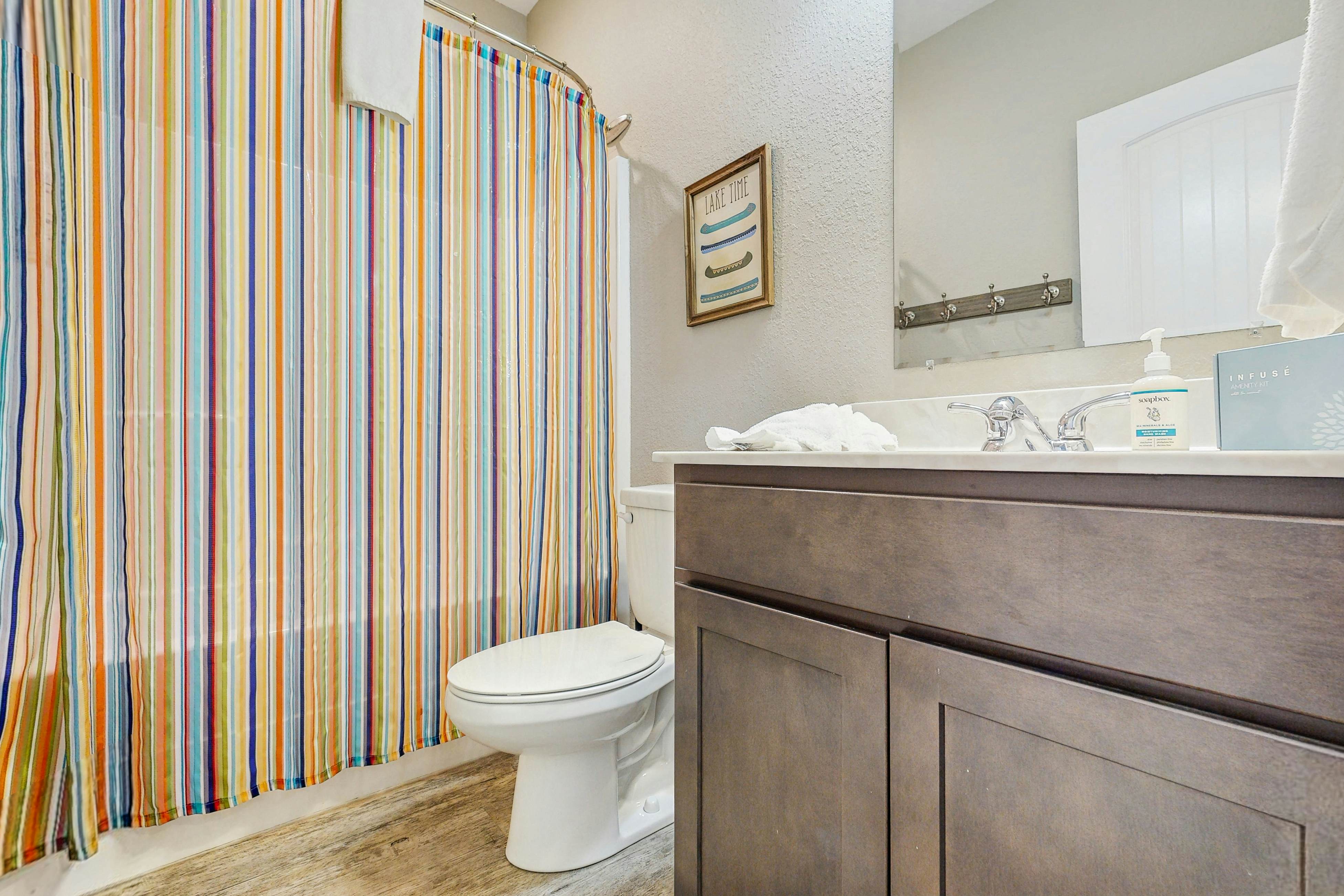 Stunning Lakeview Home | Game Room・Dock・Hot Tub